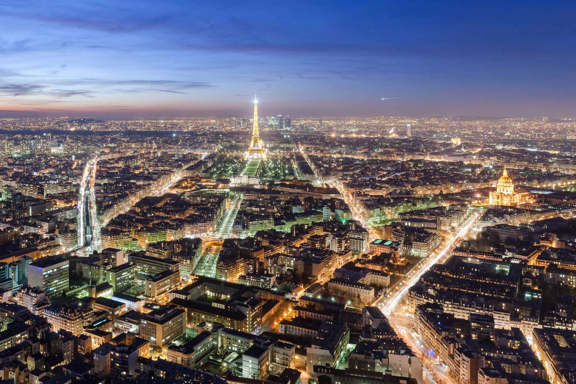 Attese sull'AI: dall'elettricità a Parigi il celebre appellattivo di “Ville Lumière”