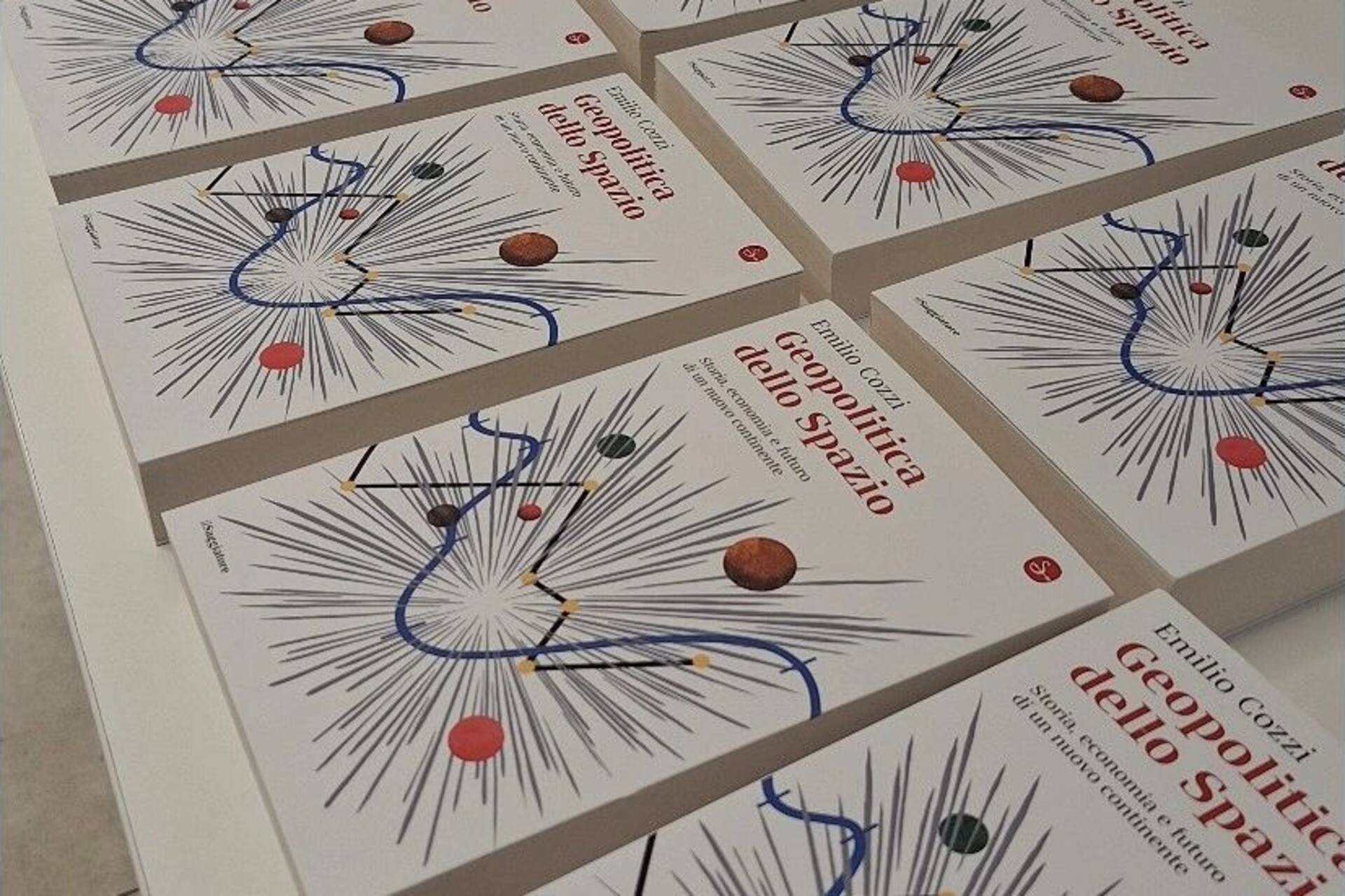 Aerospazio e geopolitica: la copertina del libro “Geopolitica dello spazio” di Emilio Cozzi
