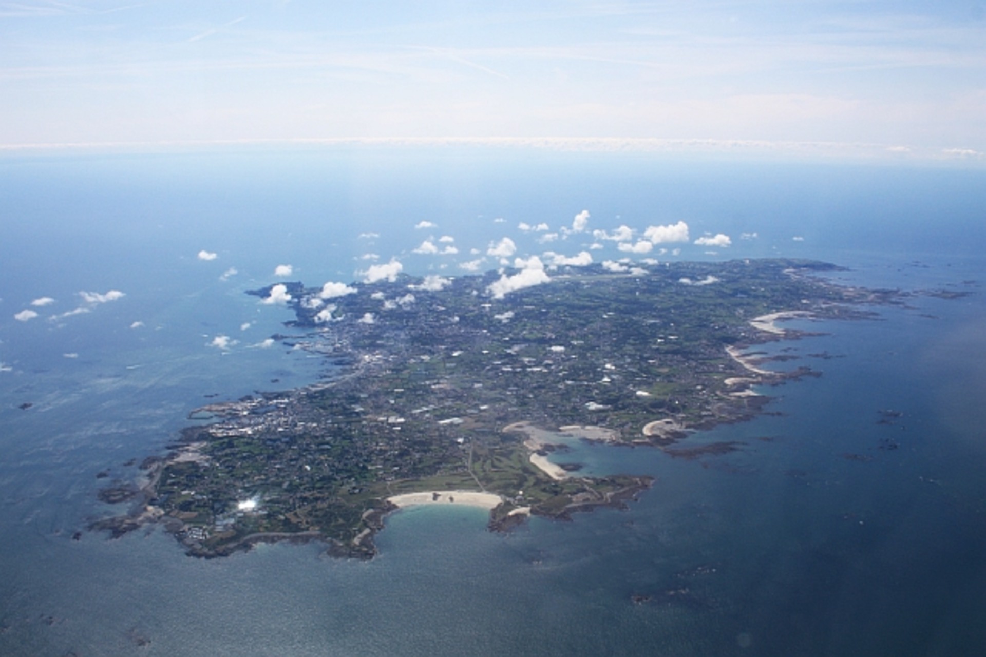 Innovazione tecnologica finanziaria: il Baliato di Guernsey è una dipendenza della Corona d’Inghilterra