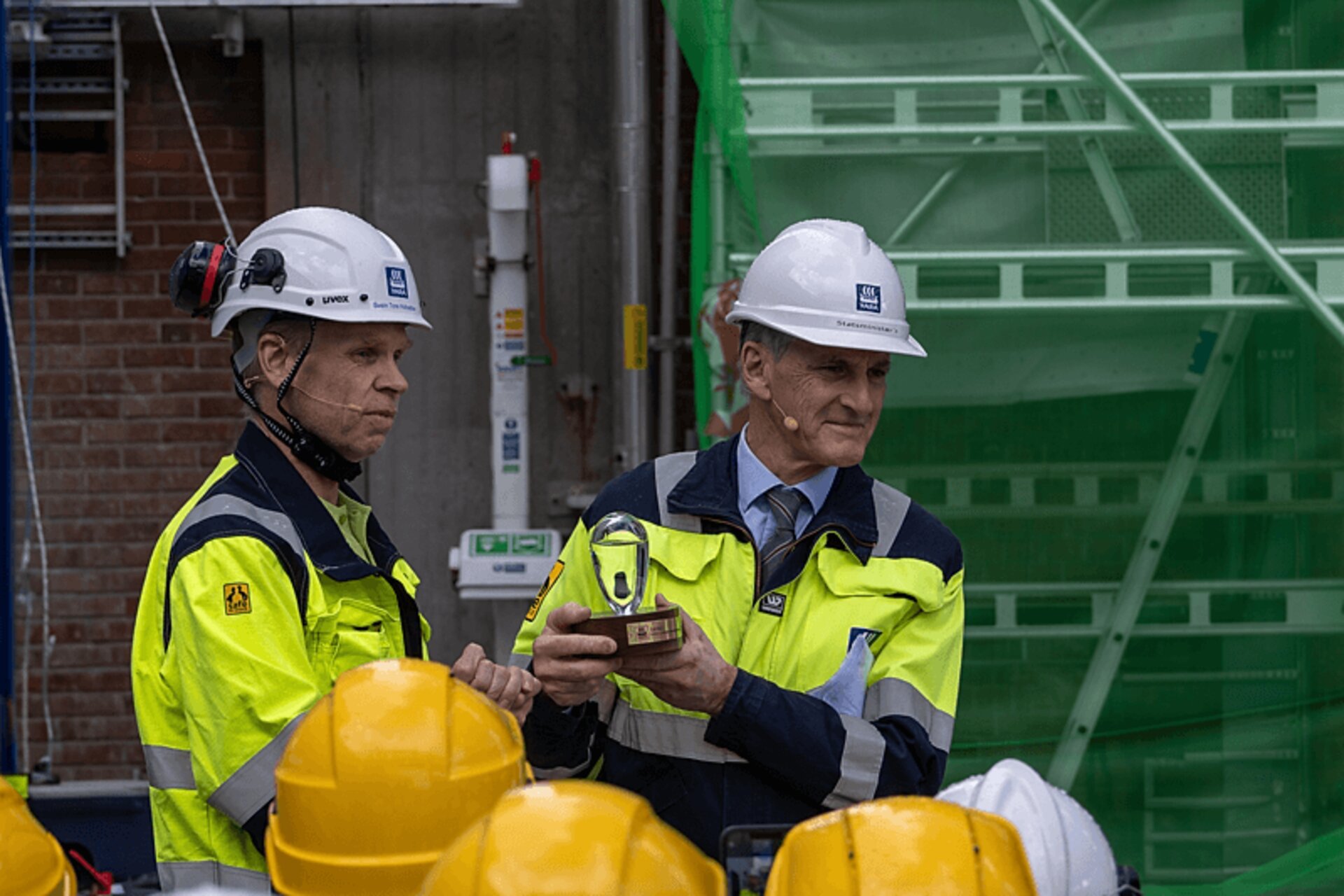 Idrogeno verde: il Primo Ministro norvegese, Jonas Gahr Støre, e il CEO della Yara International ASA, Svein Tore Holsethe