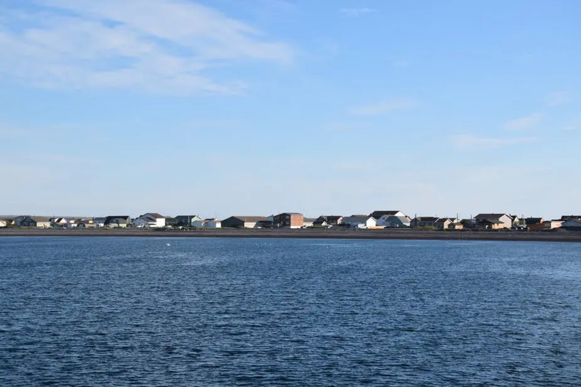 MIquelon: il villaggio visto dal traghetto che lo collega a Saint-Pierre