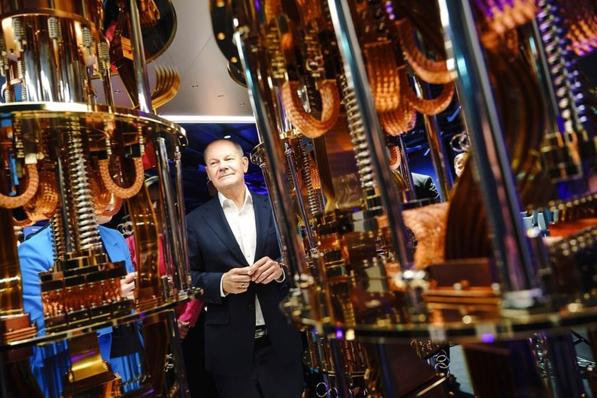 Quantum Data Center: il Cancelliere tedesco Olaf Scholz a Ehningen presso la IBM