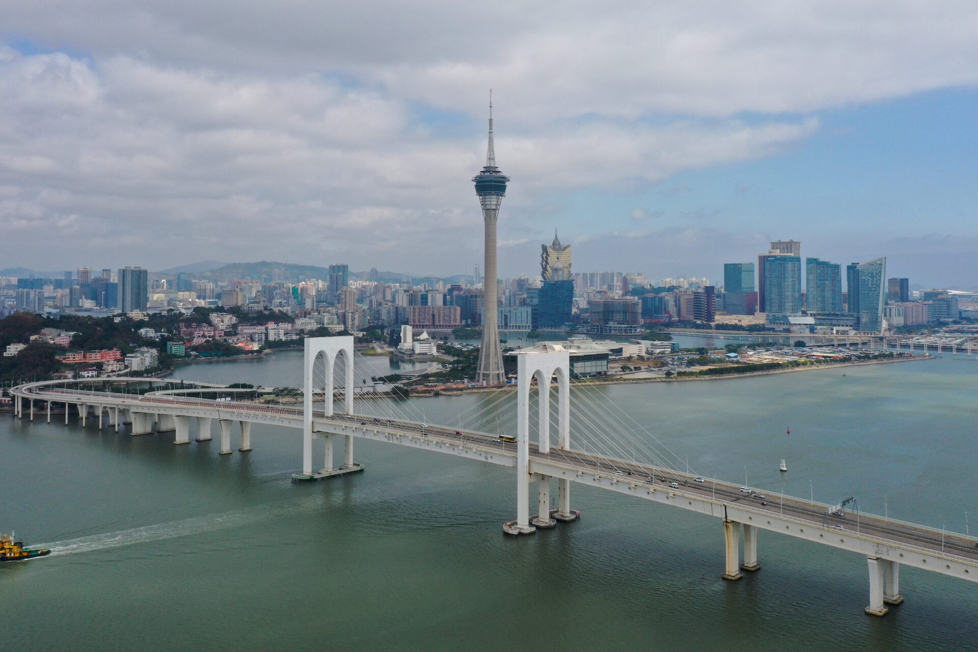 Macao: il Macau Tower Convention and Entertainment Centre in Cina