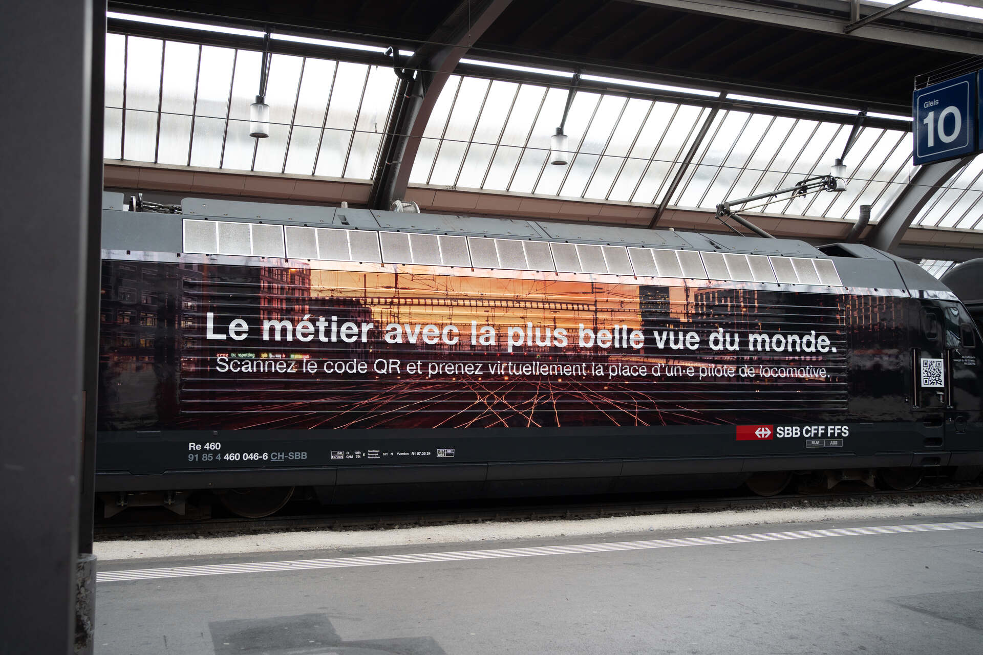 Locomotiva SBB: la scritta “Il mestiere con la vista più bella del mondo”, in lingua francese, è un omaggio ai macchinisti