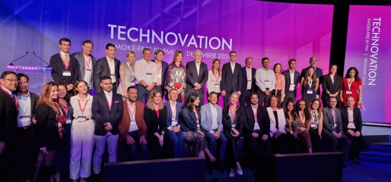Tommaso Di Giovanni: foto di gruppo di Philip Morris International ad Abu Dhabi con il CEO Jacek Olczak
