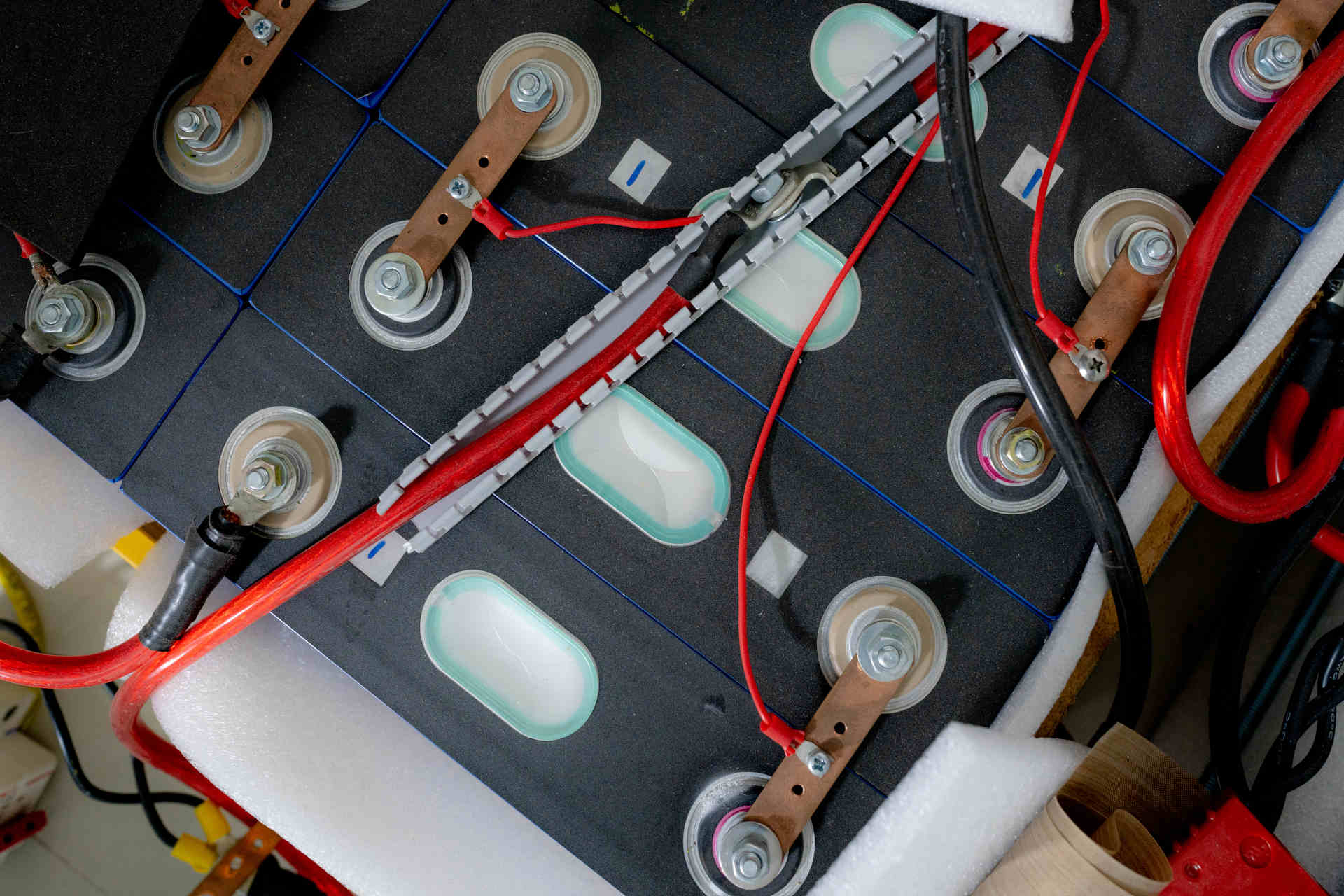 Scoperti due fattori alla base dell'autoscarica delle batterie