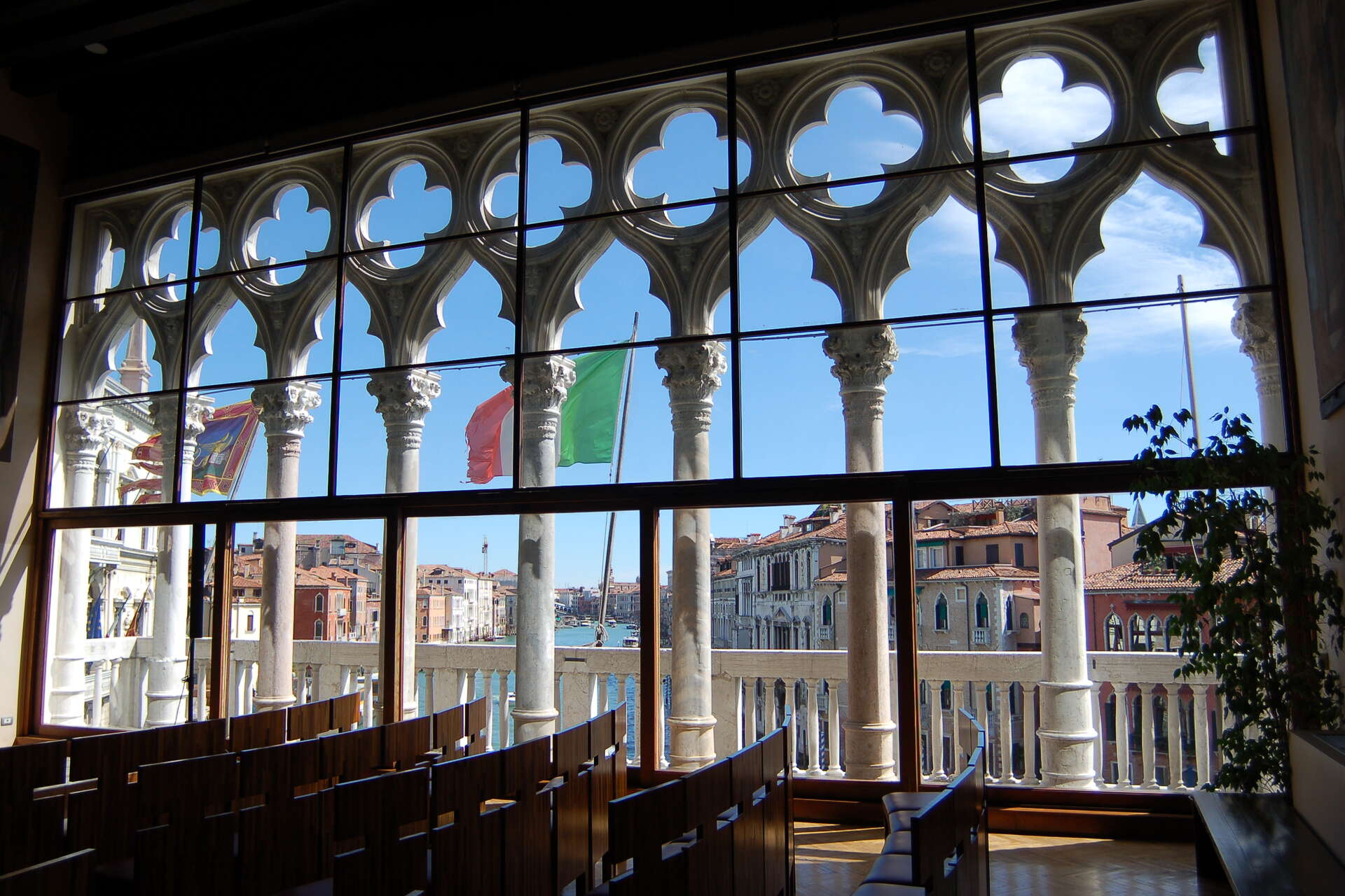 Ca' Foscari: il prestigioso spazio della Sala “Mario Baratto”, progettato da Carlo Scarpa