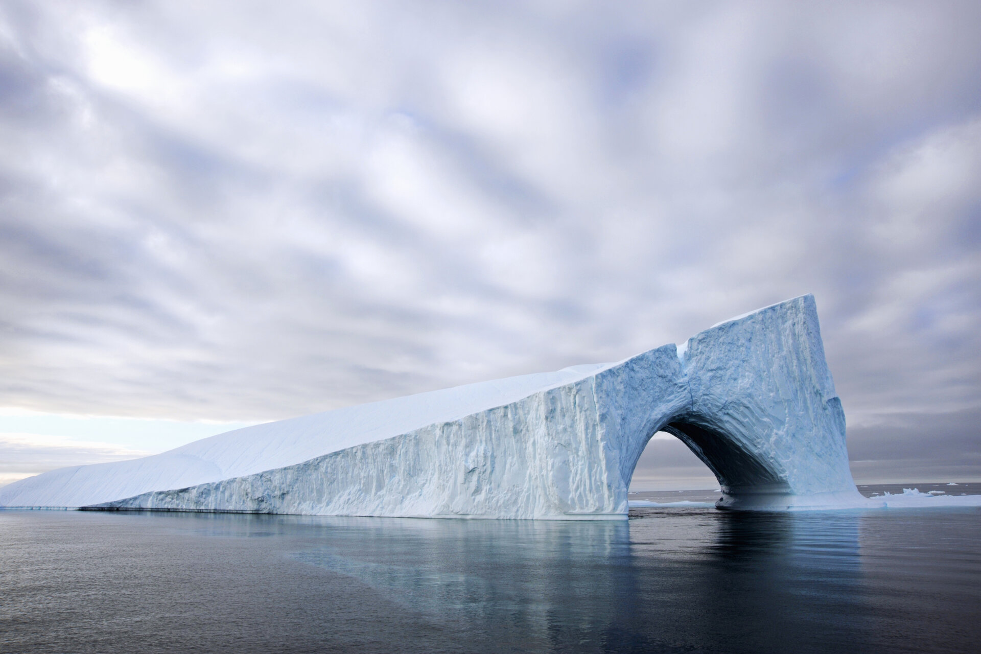 Baia di Baffin: giganteschi iceberg alla deriva nel mare