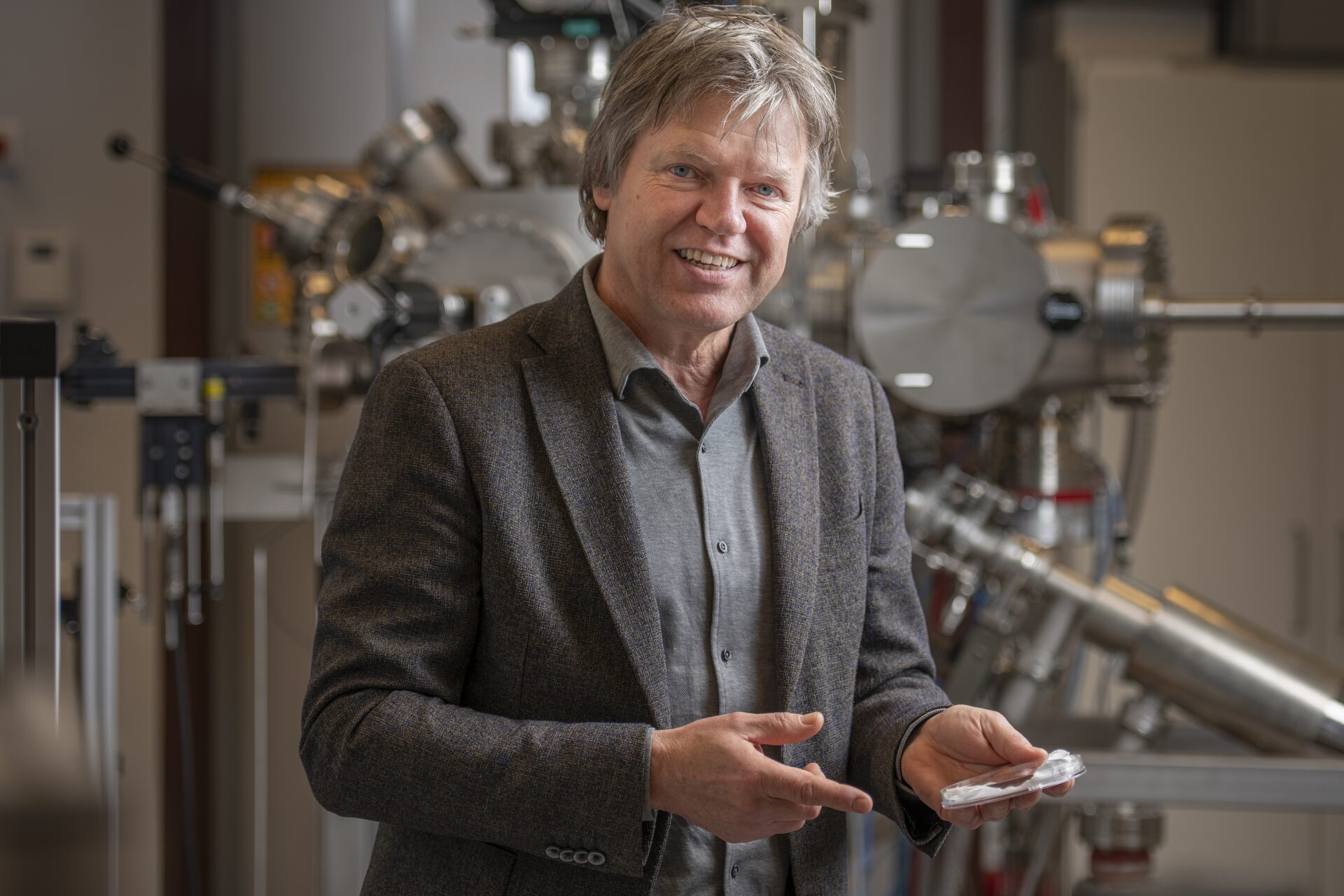 Chip fotonici: Guus Rijnders, esperto di sistemi high-tech dell’istituto di ricerca MESA+ in Olanda