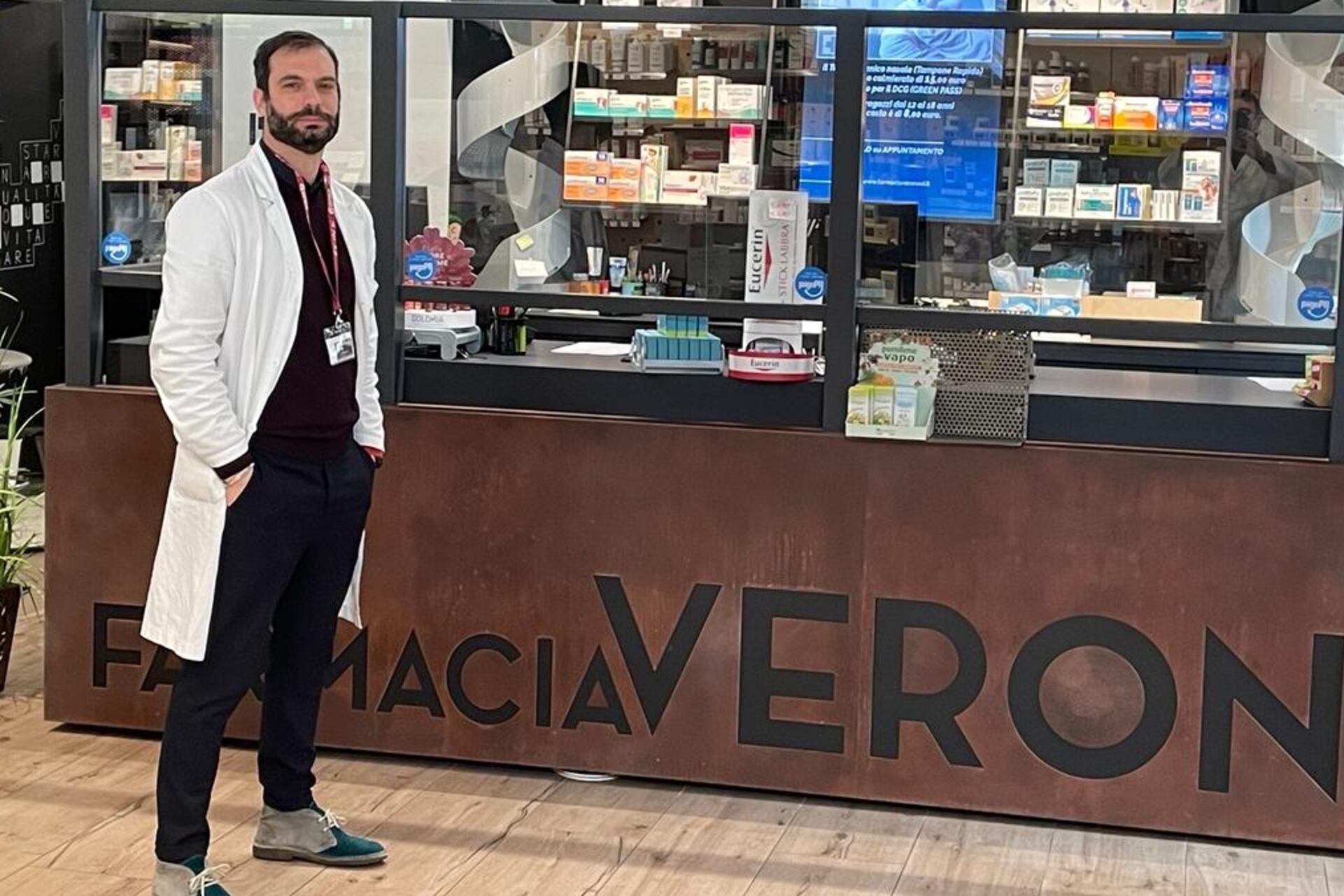 Mario Veronesi: Cecilia Veronesi ha ceduto la farmacia al dottor Luca Bompani