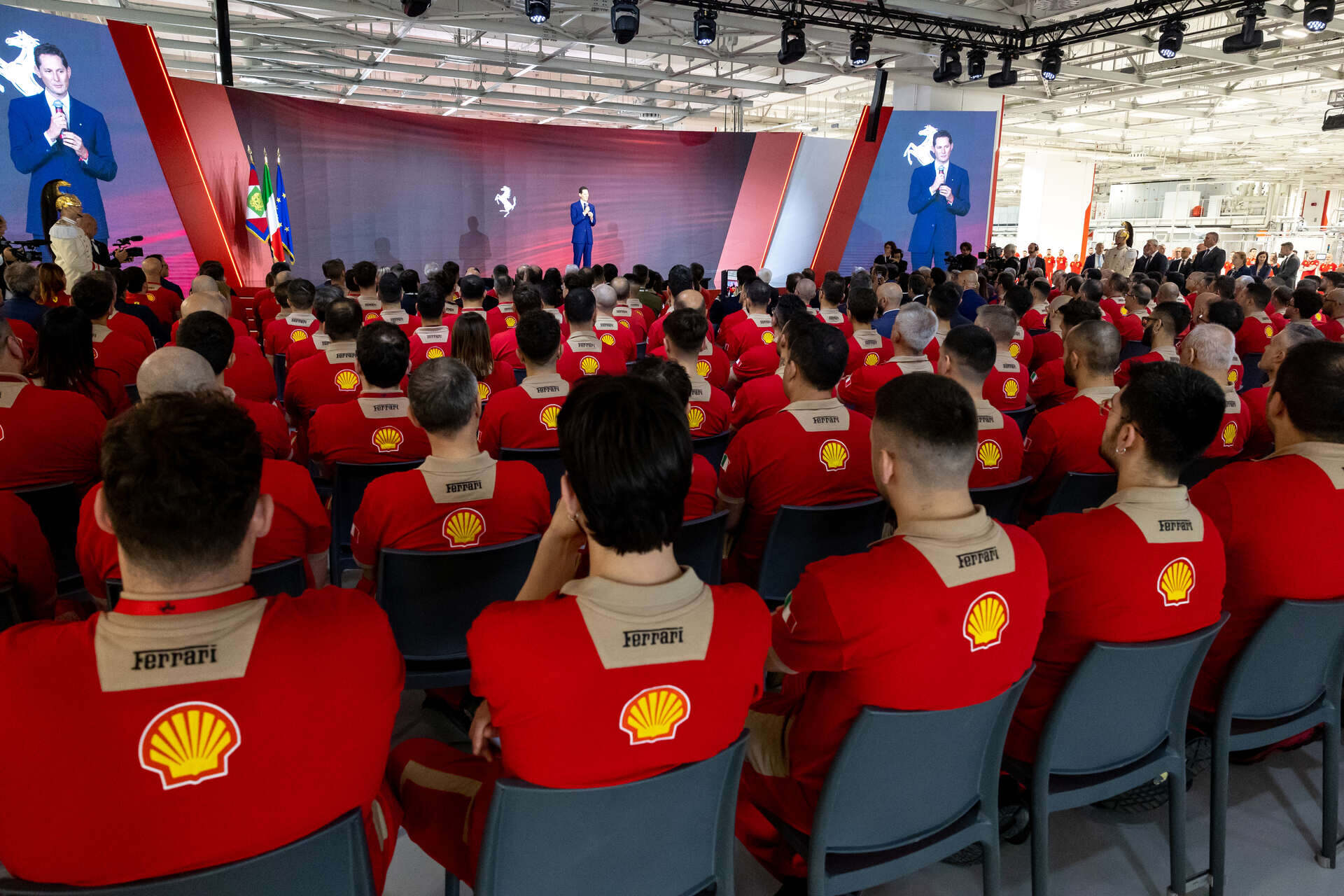 Ferrari e-building: i dipendenti all'inaugurazione a Maranello