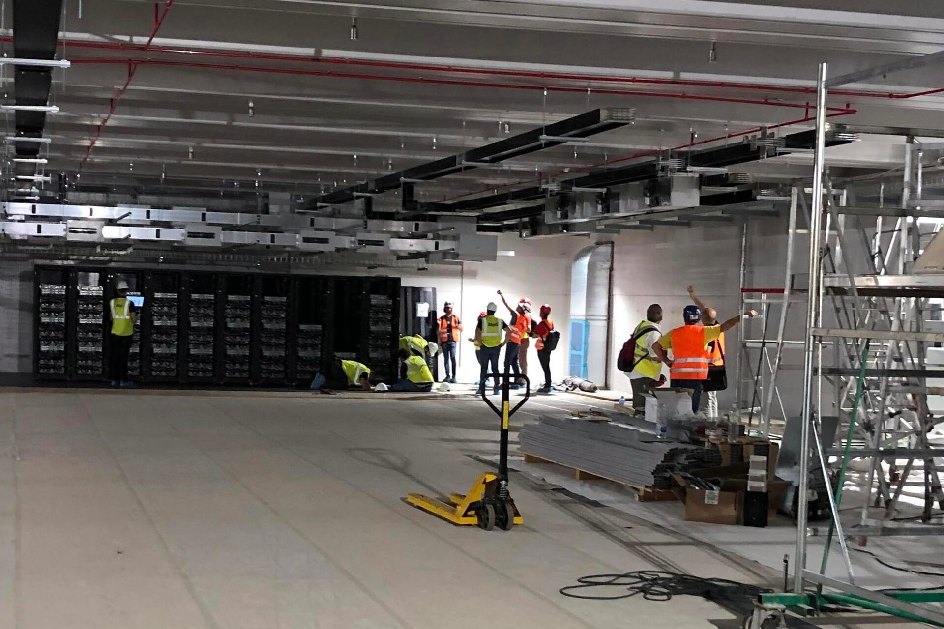 Video, il timelapse dell’installazione del supercomputer Leonardo