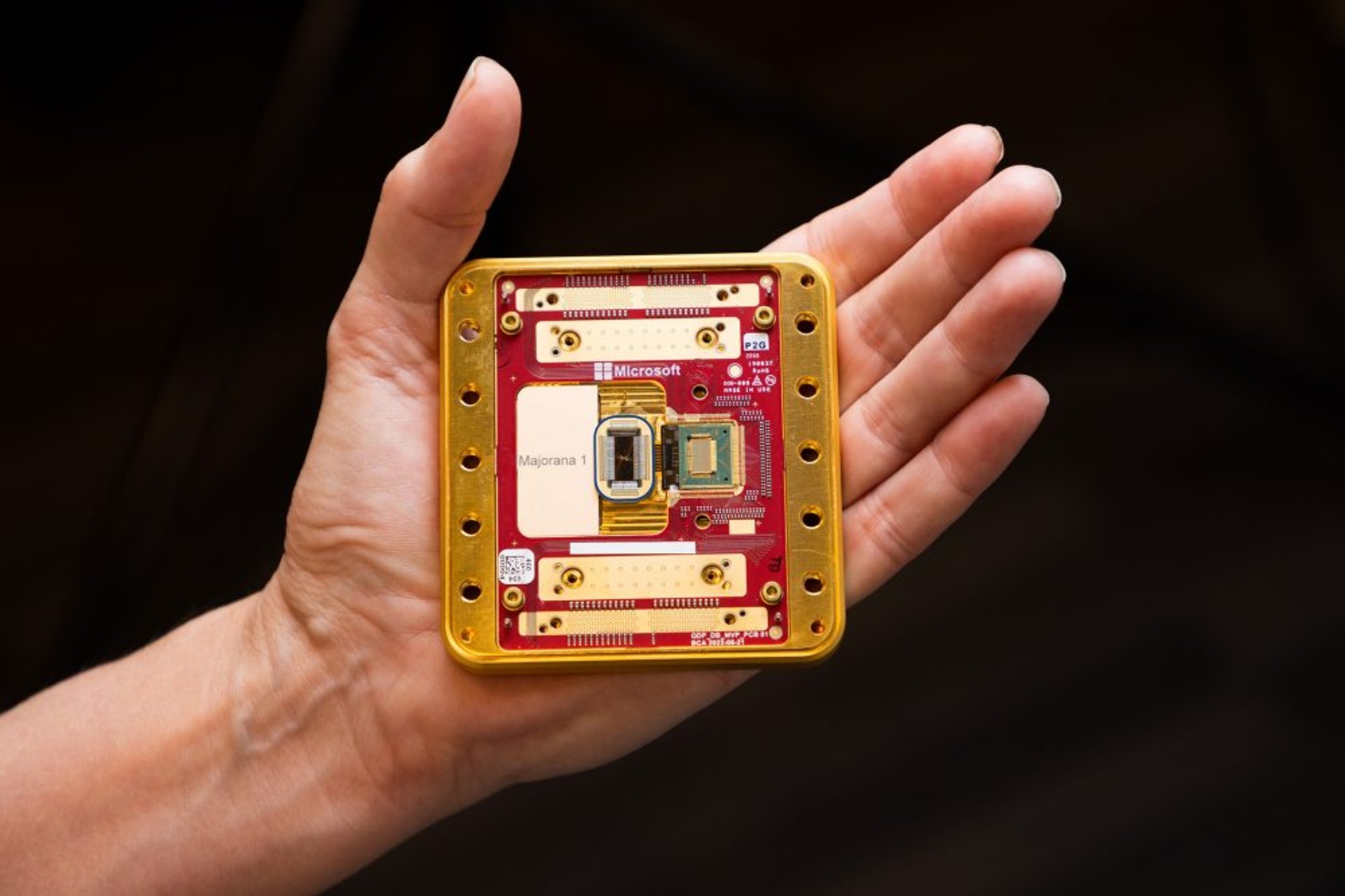 Majorana 1: il nuovo chip di Microsoft, basato su qubit topologici, promette di rivoluzionare il calcolo quantistico grazie alla sua stabilità e scalabilità