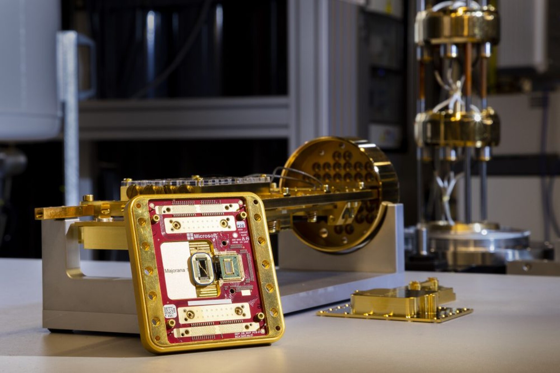 Majorana 1: il nuovo chip di Microsoft, basato su qubit topologici, promette di rivoluzionare il calcolo quantistico grazie alla sua stabilità e scalabilità