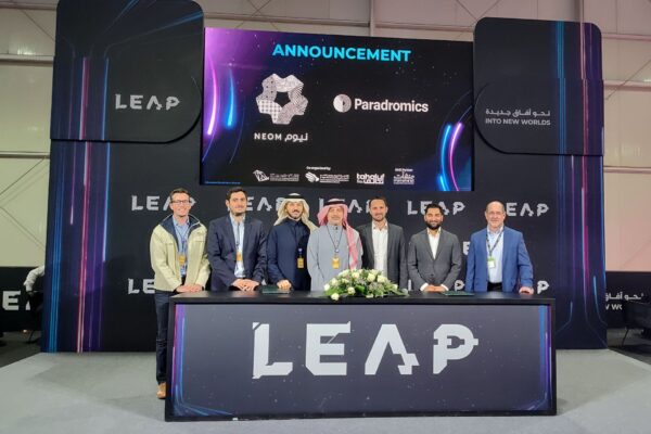 NEOM plus Paradromics voor Neurotechnologische Innovatie