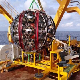 KM3NeT, il telescopio sottomarino che svela i segreti dei neutrini