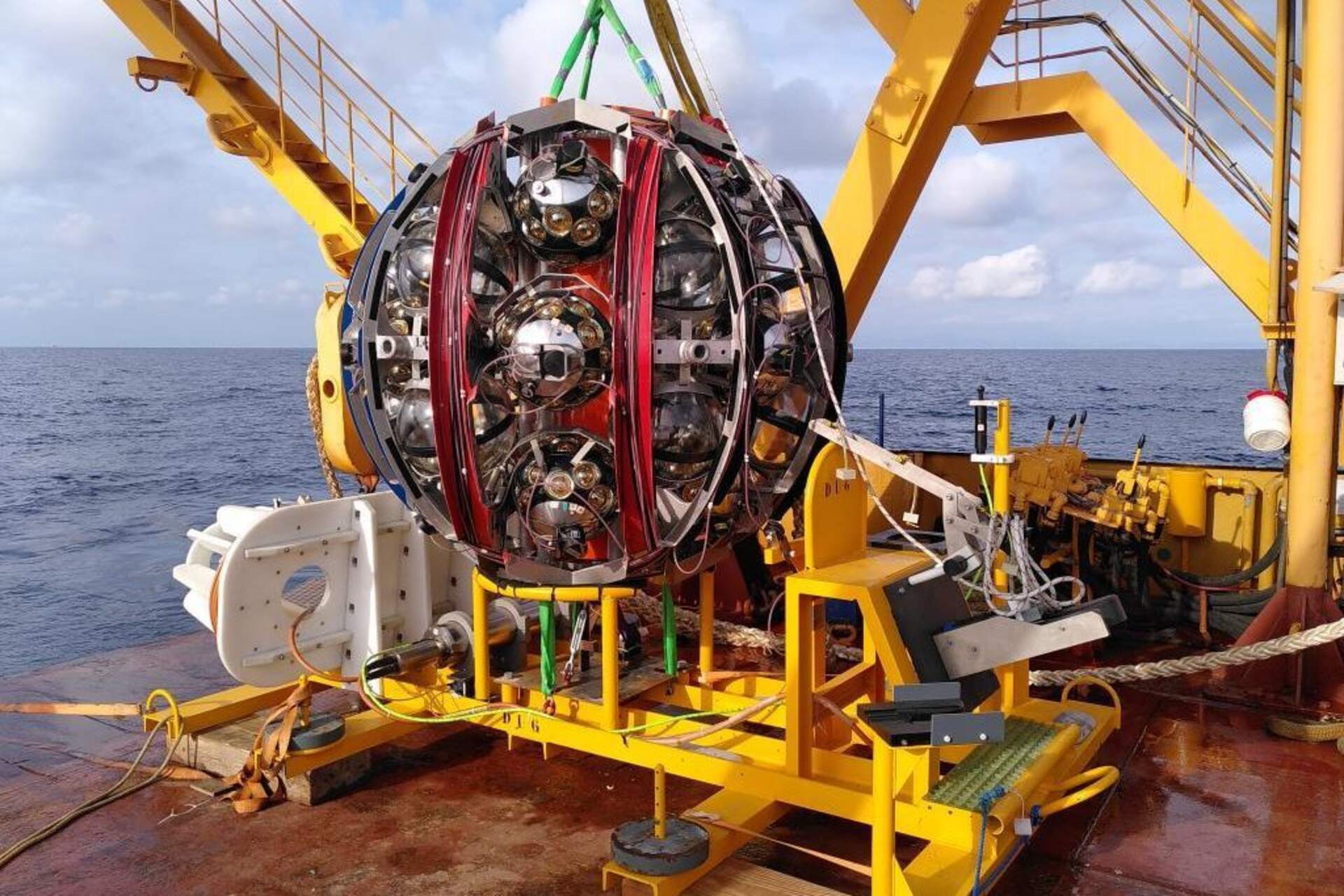 KM3NeT: il Launcher of Optical Modules (LOM) pronto per il dispiegamento sul fondale marino