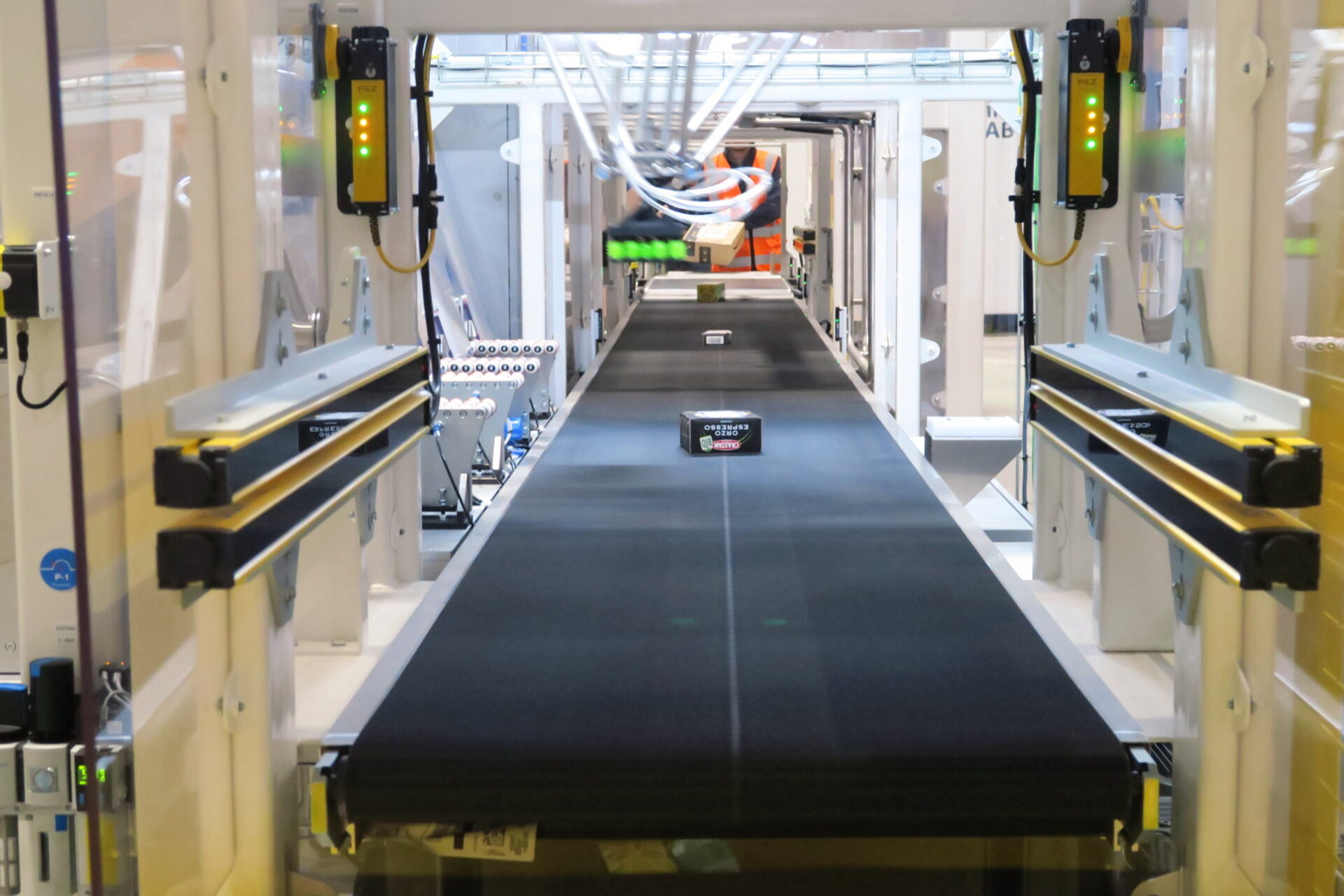 Amazon: il nastro trasportatore dell’Innovation Lab di Vercelli è progettato per movimentare i pacchi con la massima efficienza
