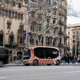 Barcellona inaugura il futuro con il Robobus di WeRide e Renault