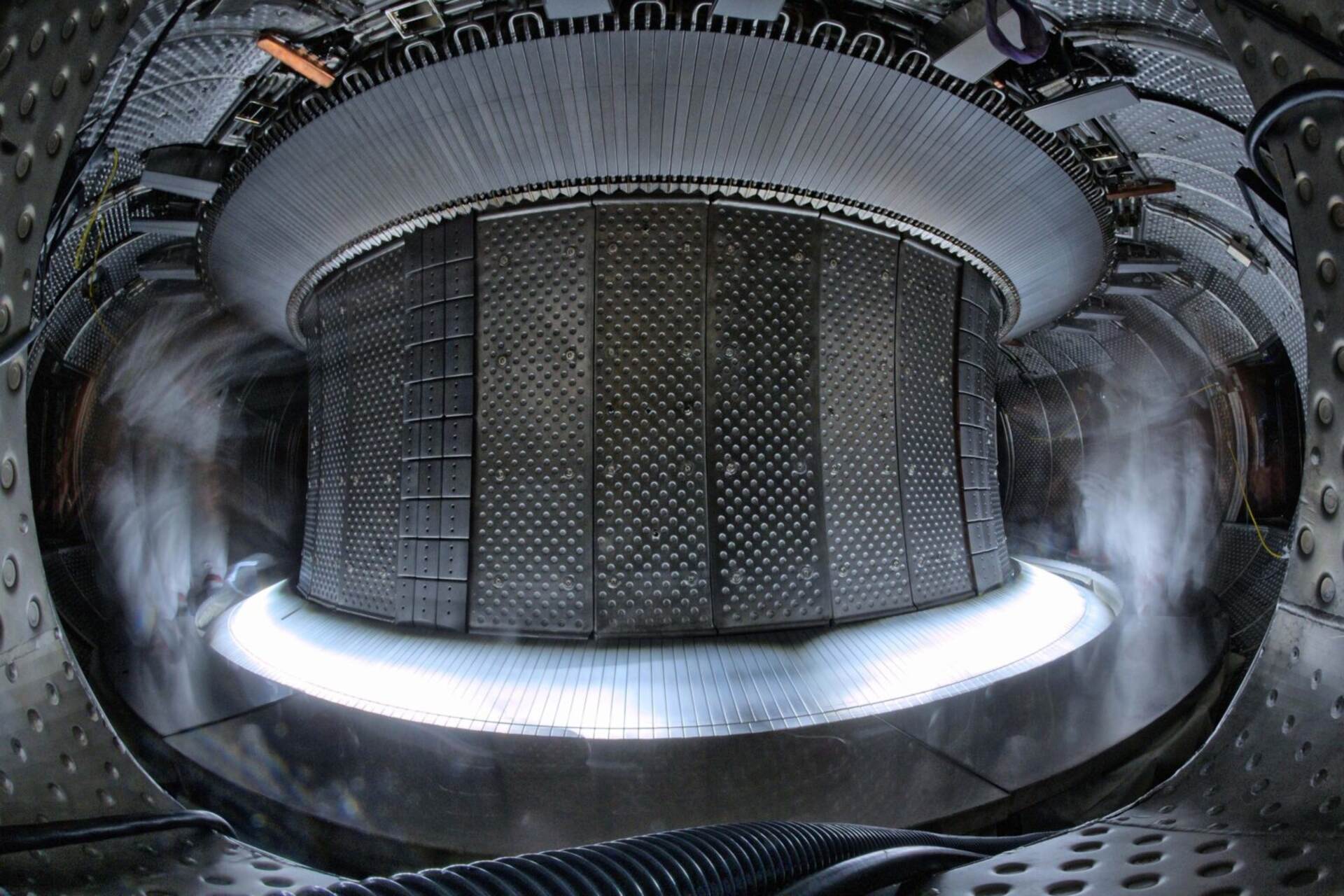 Plasma: il potente magnete del tokamak WEST a Cadarache in Francia