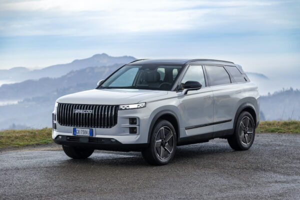 Jaecoo 7: arriva in Italia il SUV ibrido con 1.200 km di autonomia