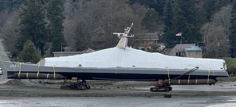 USX-1 Defiant: al debutto la nave da guerra statunitense senza equipaggio della DARPA