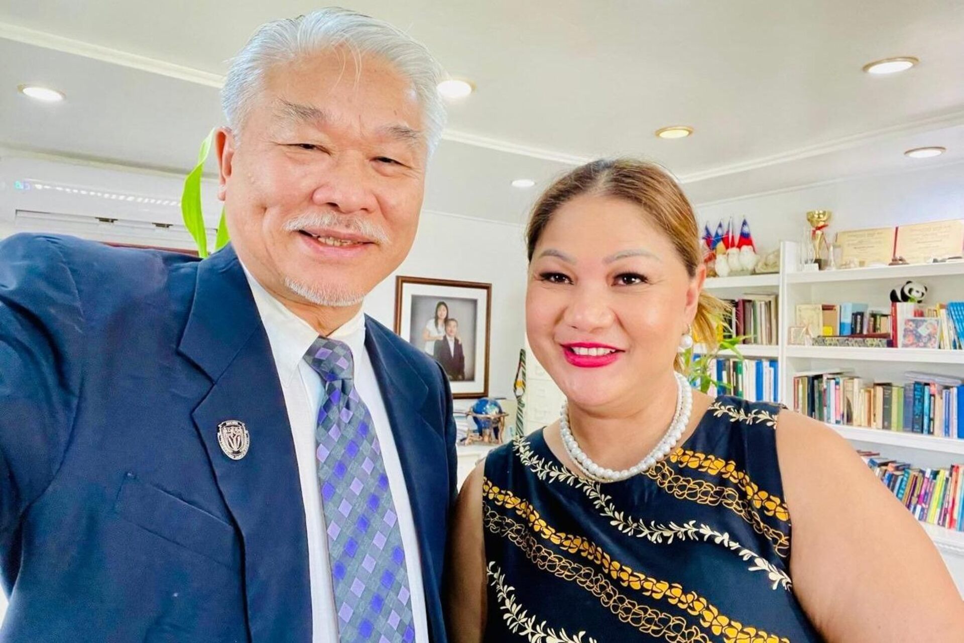 Marianne Settentrionali: la senatrice Corina Magofna e il dottor Christian Wei