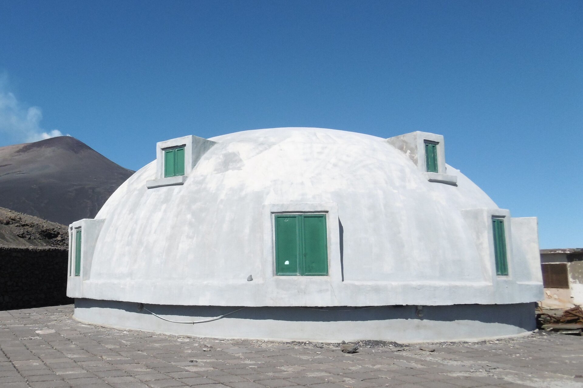 Etna: l’Osservatorio Etneo “Letterio Villari”, situato a 2.850 metri di quota, è un punto di riferimento per il monitoraggio delle attività