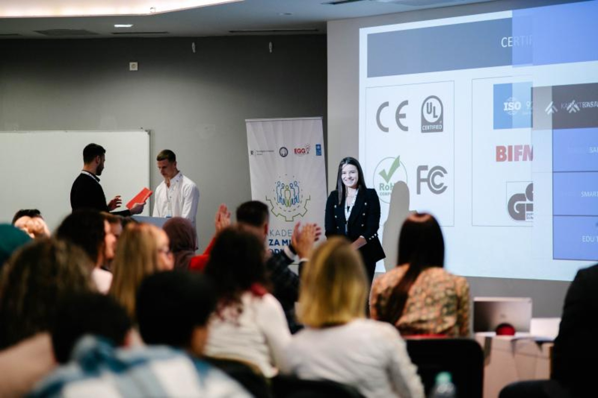 Bosnia ed Erzegovina: formazione, mentorship e sperimentazione pratica: l’Accademia dei Giovani Imprenditori coinvolge 150 studenti del Cantone di Sarajevo