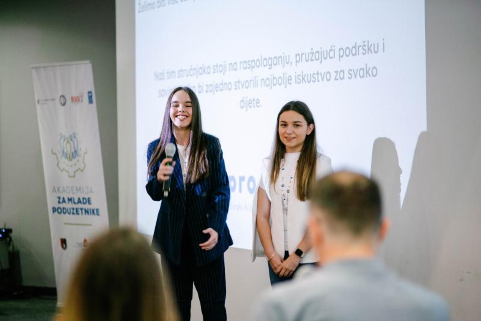 Bosnia ed Erzegovina: tra ottobre 2023 e maggio 2024, l’Accademia dei Giovani Imprenditori ha trasformato le scuole in laboratori d’innovazione