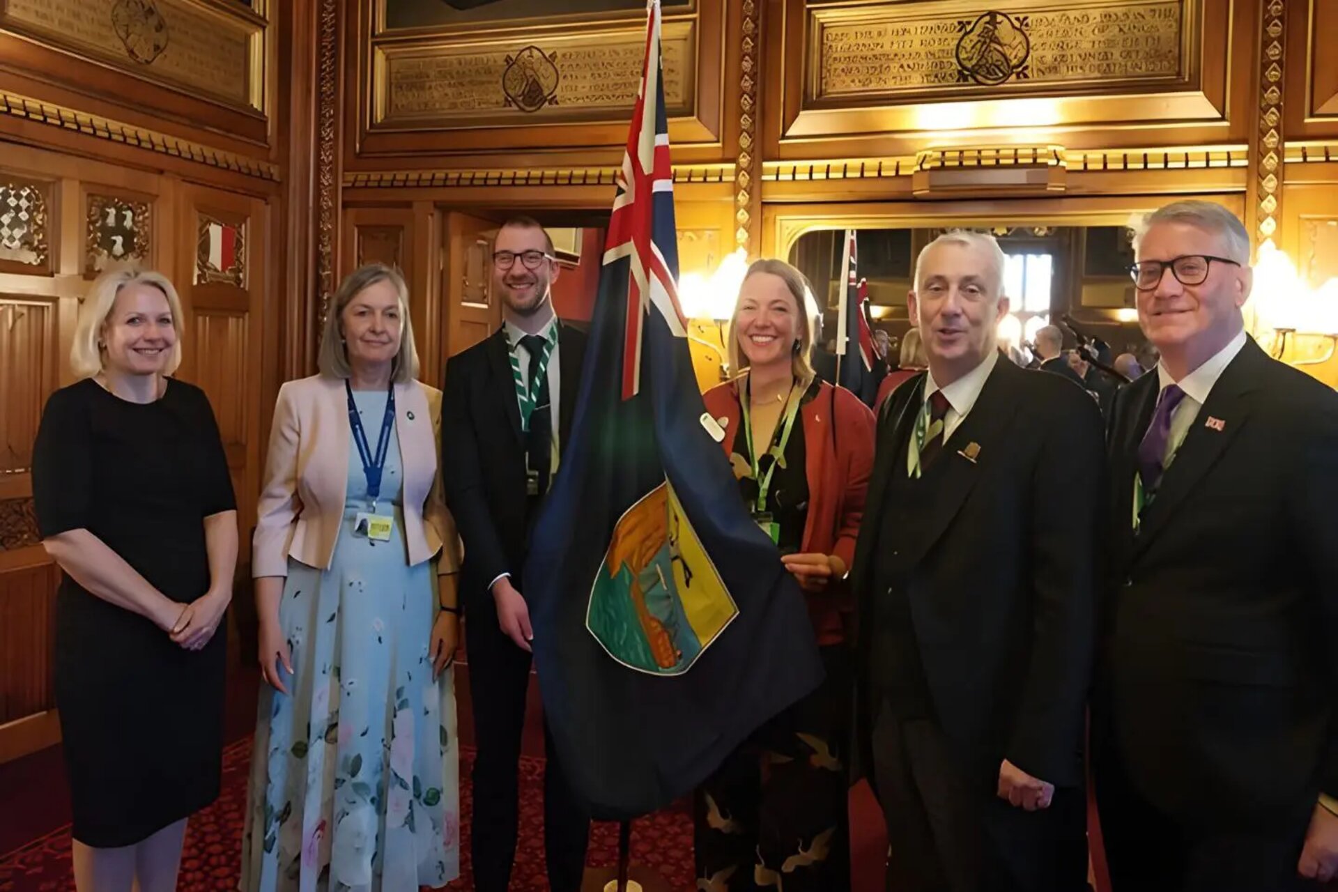 Sant’Elena: Sarah Hulton, Kedell Worboys, Will Stone, Katie-Jo Luxton, Speaker Lindsay Hoyle e Andrew Rosindell