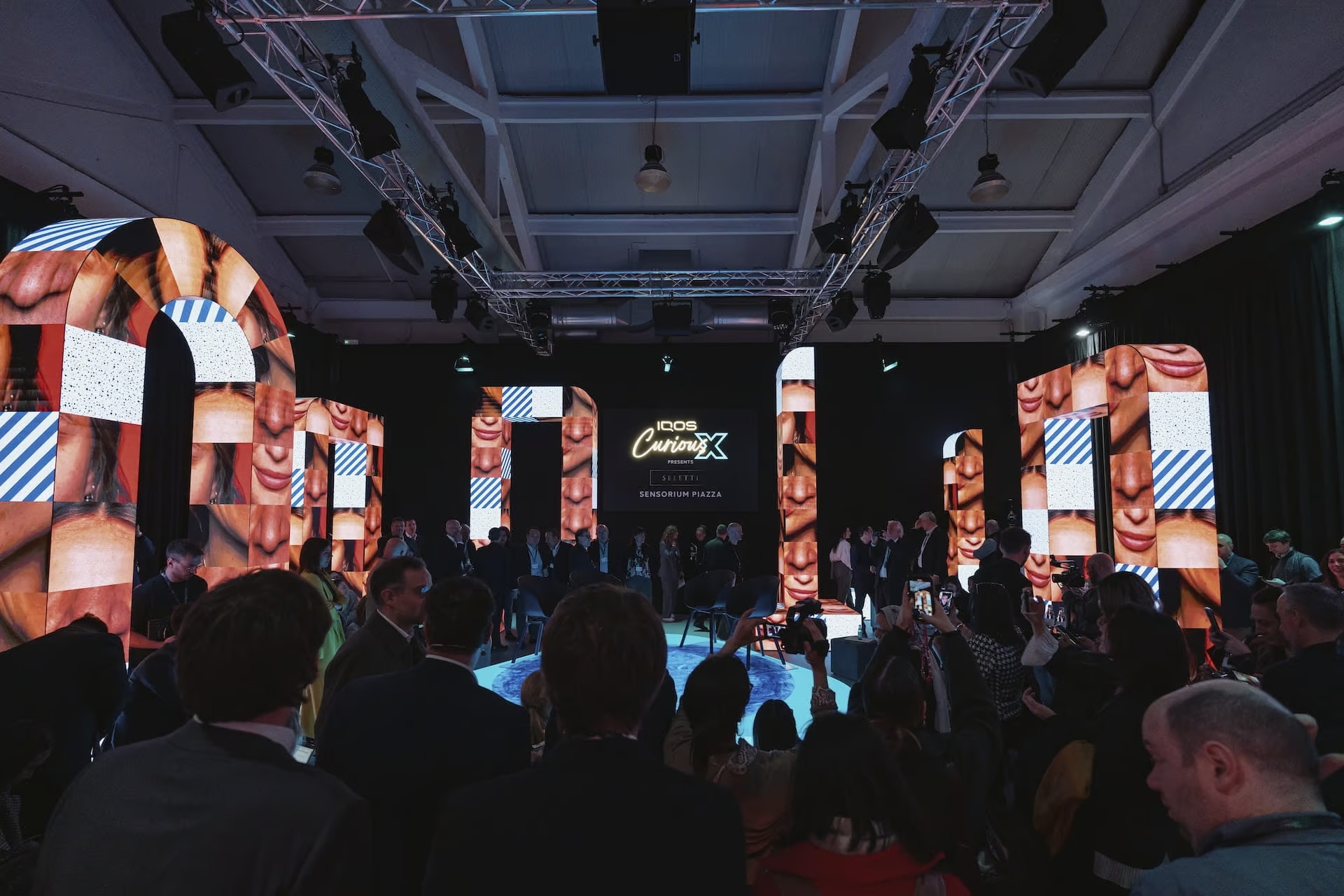 Sensorium Piazza: il risultato della cooperazione tra IQOS e l’iconico marchio di design Seletti