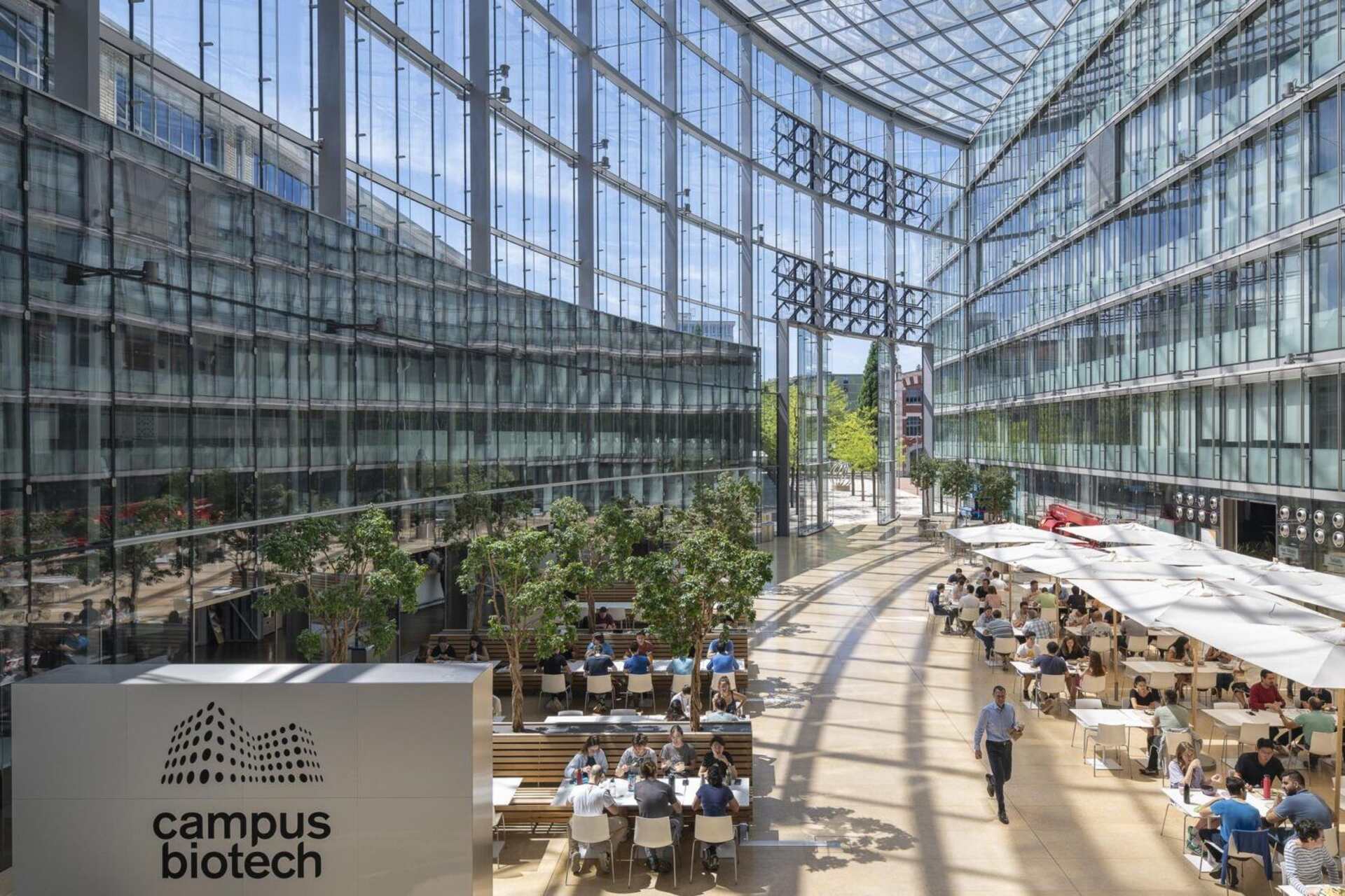 Hub sanitario: a Ginevra collaborazione tra Wyss Center, HUG e DSM per rivoluzionare la cura delle patologie neurologiche e psichiatriche attraverso l'AI