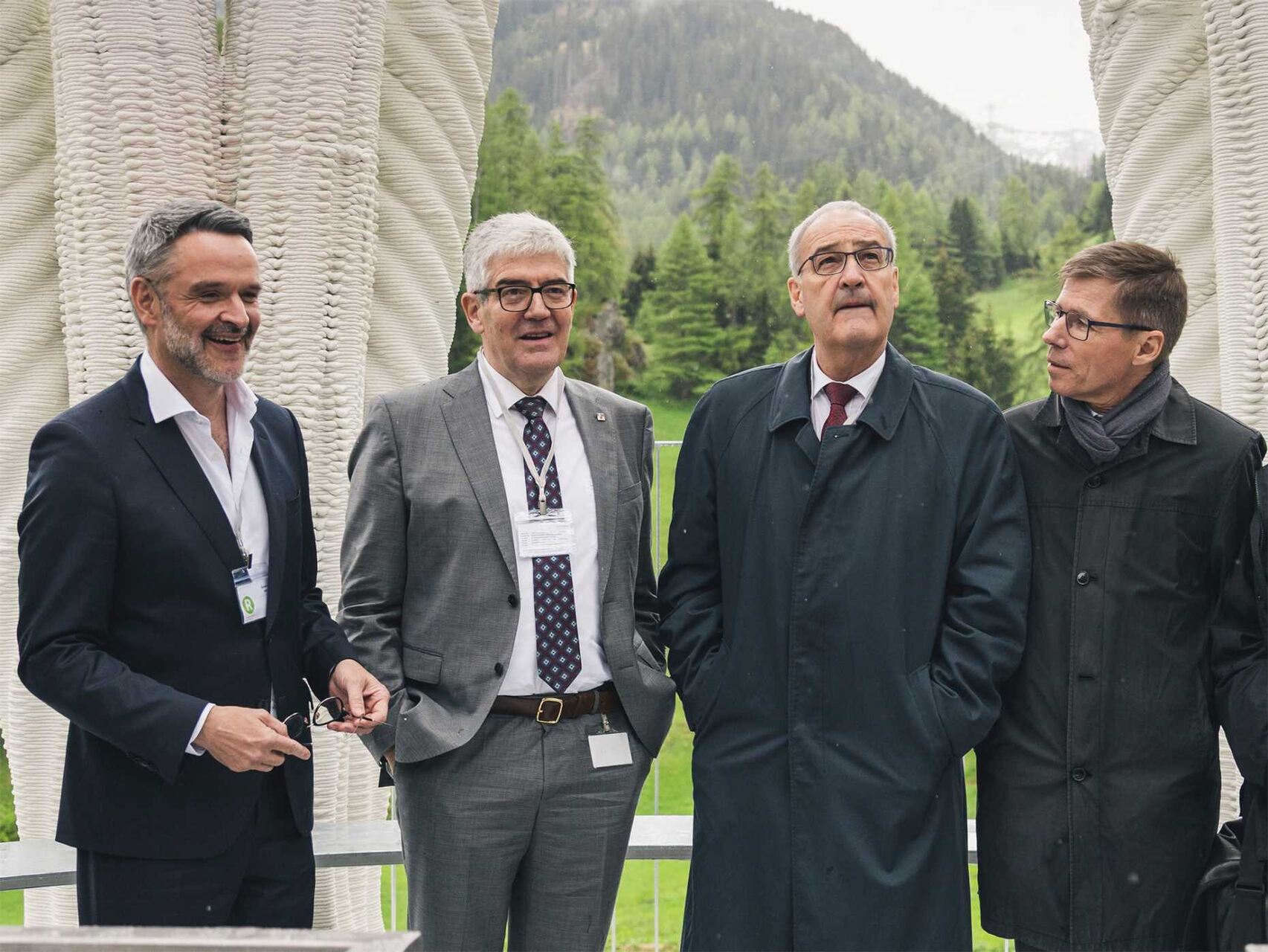 Tor Alva: Giovanni Netzer (Origen), Guy Parmelin (Consiglio Federale), Jon Domenic Parolini (Cantone dei Grigioni) e Joël Mesot (ETH Zurich)