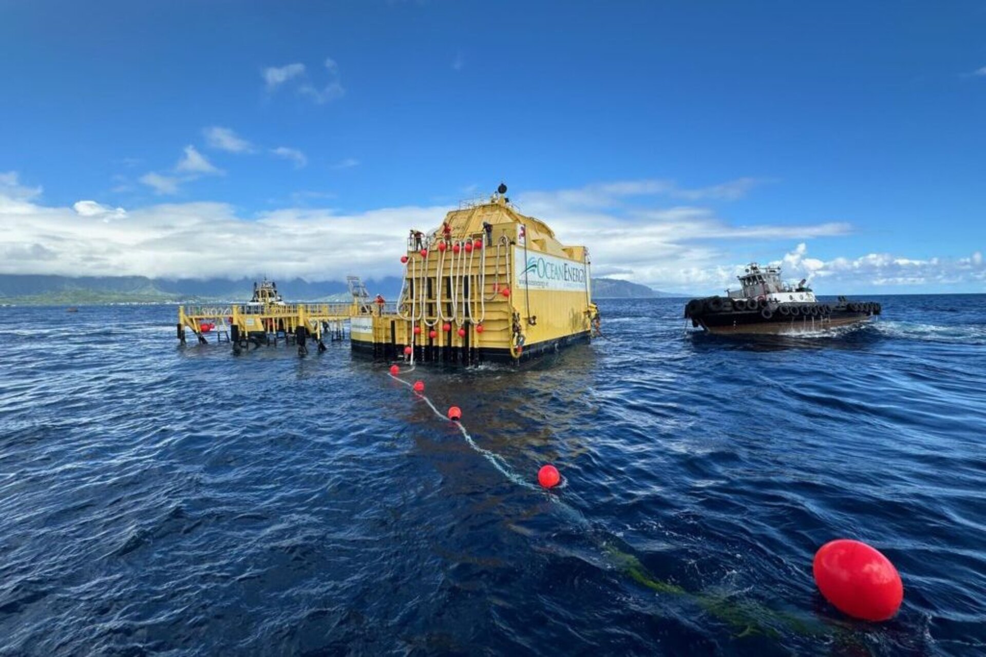 O-35: il dispositivo dell’irlandese Ocean Energy trasforma il moto ondoso in elettricità rinnovabile vicino l’isola USA di Oahu