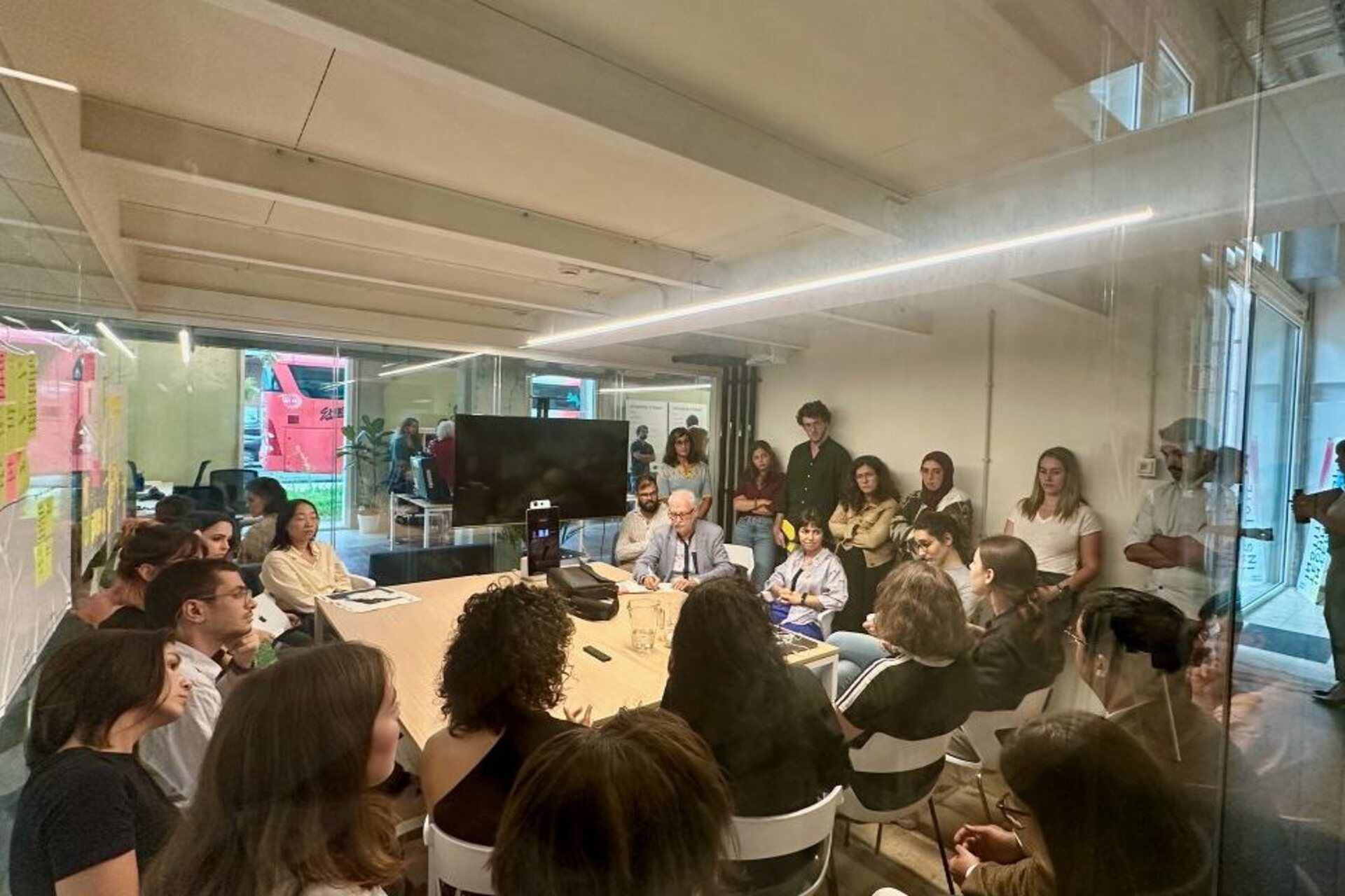 Galleria dedicata all’Interactive Technologies Institute tra Lisbona e Madeira: sedi, università partner, paesaggi e momenti pubblici di un polo d’innovazione digitale interdisciplinare