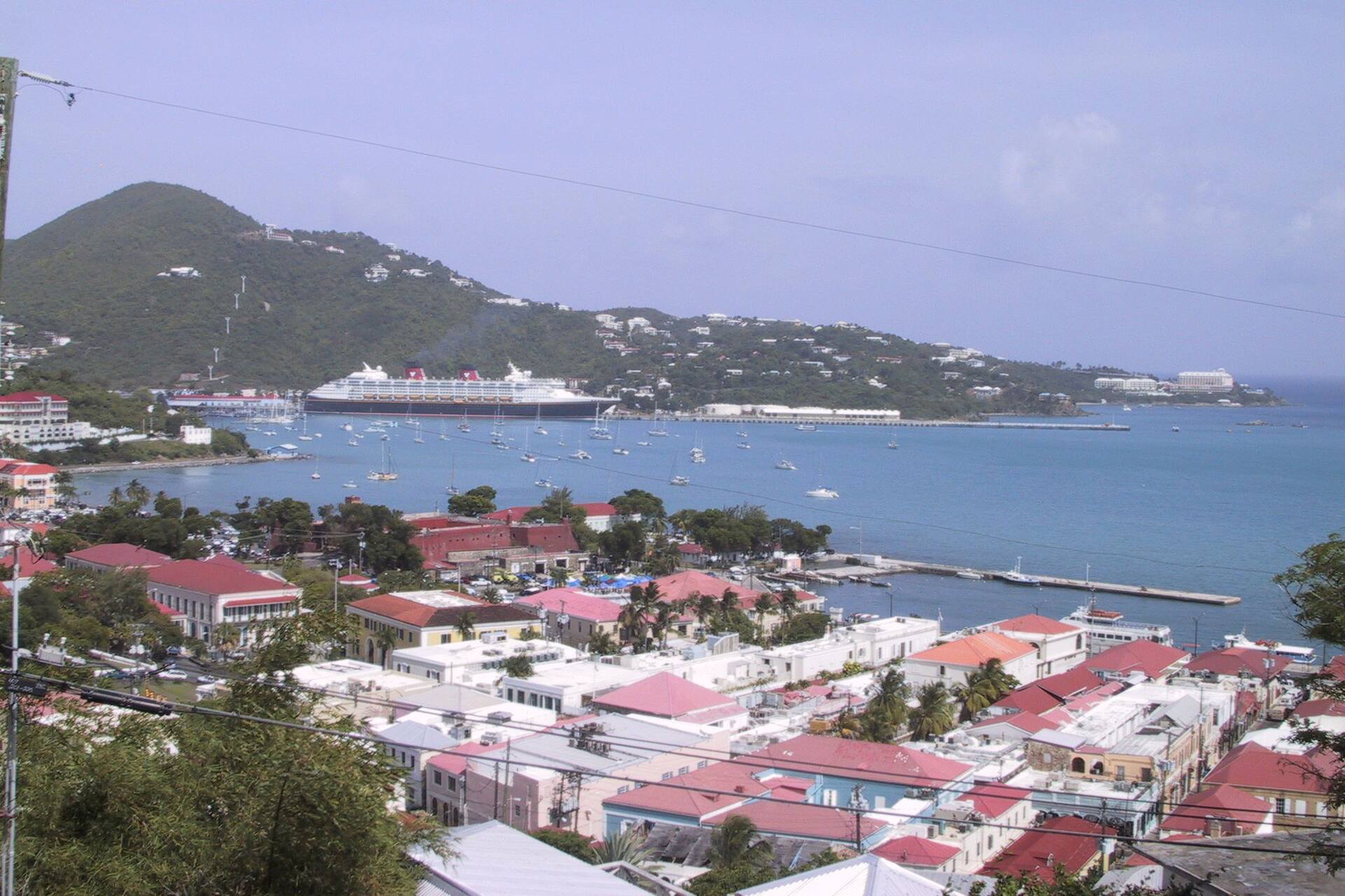 Isole Vergini Americane: la trasformazione digitale dell’arcipelago avanza con investimenti in ricerca, coworking e incentivi per imprese tech, puntando alla Silicon Valley caraibica