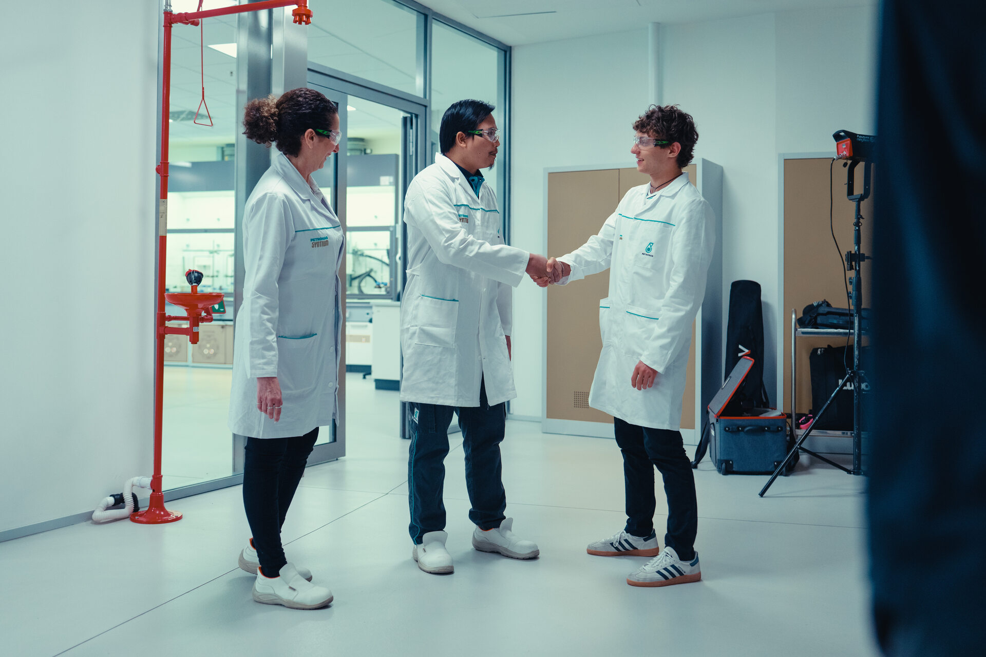 Petronas e Mercedes-AMG: Kimi Antonelli in visita ai laboratori di ricerca di Santena vicino Torino