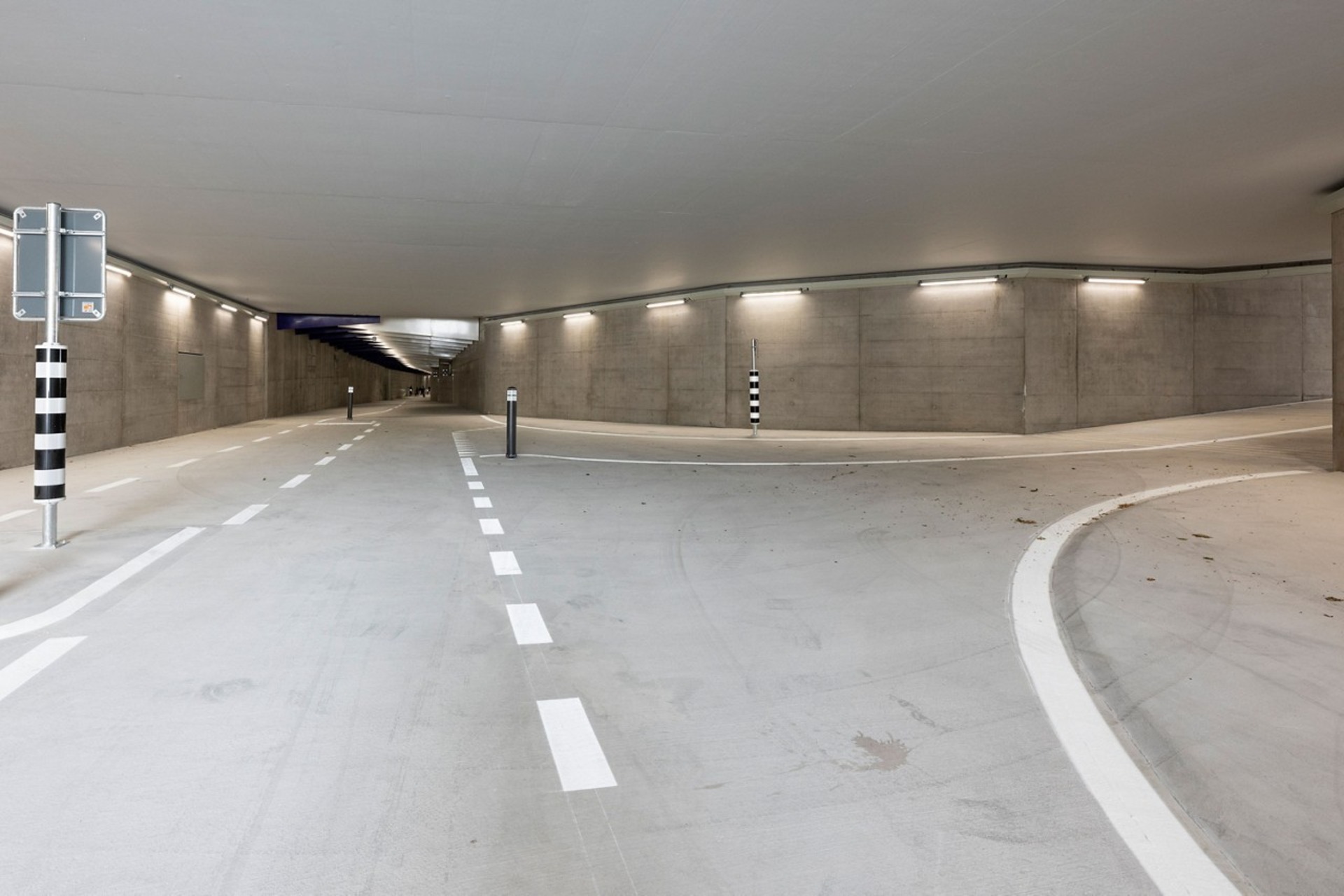 Stadttunnel: un’infrastruttura riconvertita per biciclette ed e-bike a Zurigo, esempio virtuoso di rigenerazione urbana, accessibilità e innovazione nella mobilità ciclabile cittadina