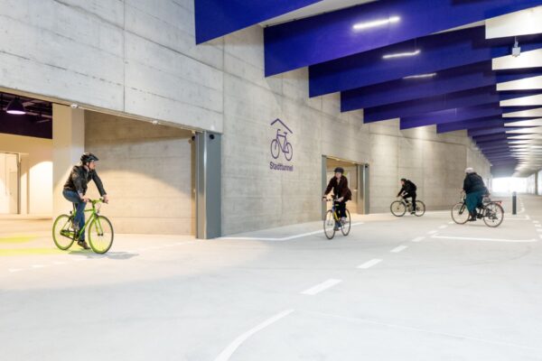 Zurigo pedala nel futuro e sotto terra: inaugurato lo Stadttunnel
