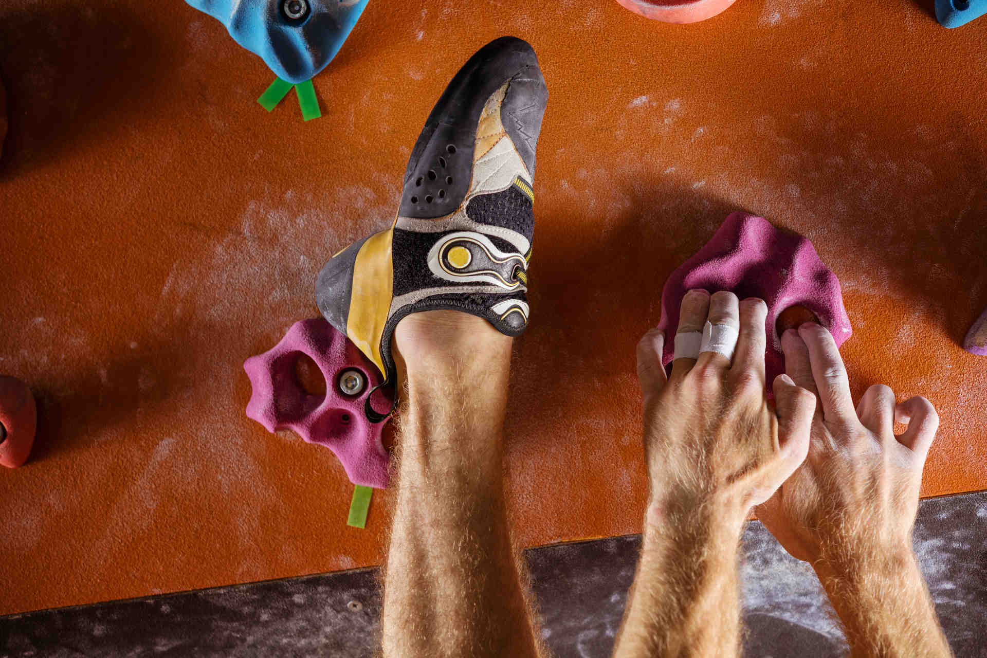 Qualità dell'aria e sport: la scoperta sulle scarpe da arrampicata