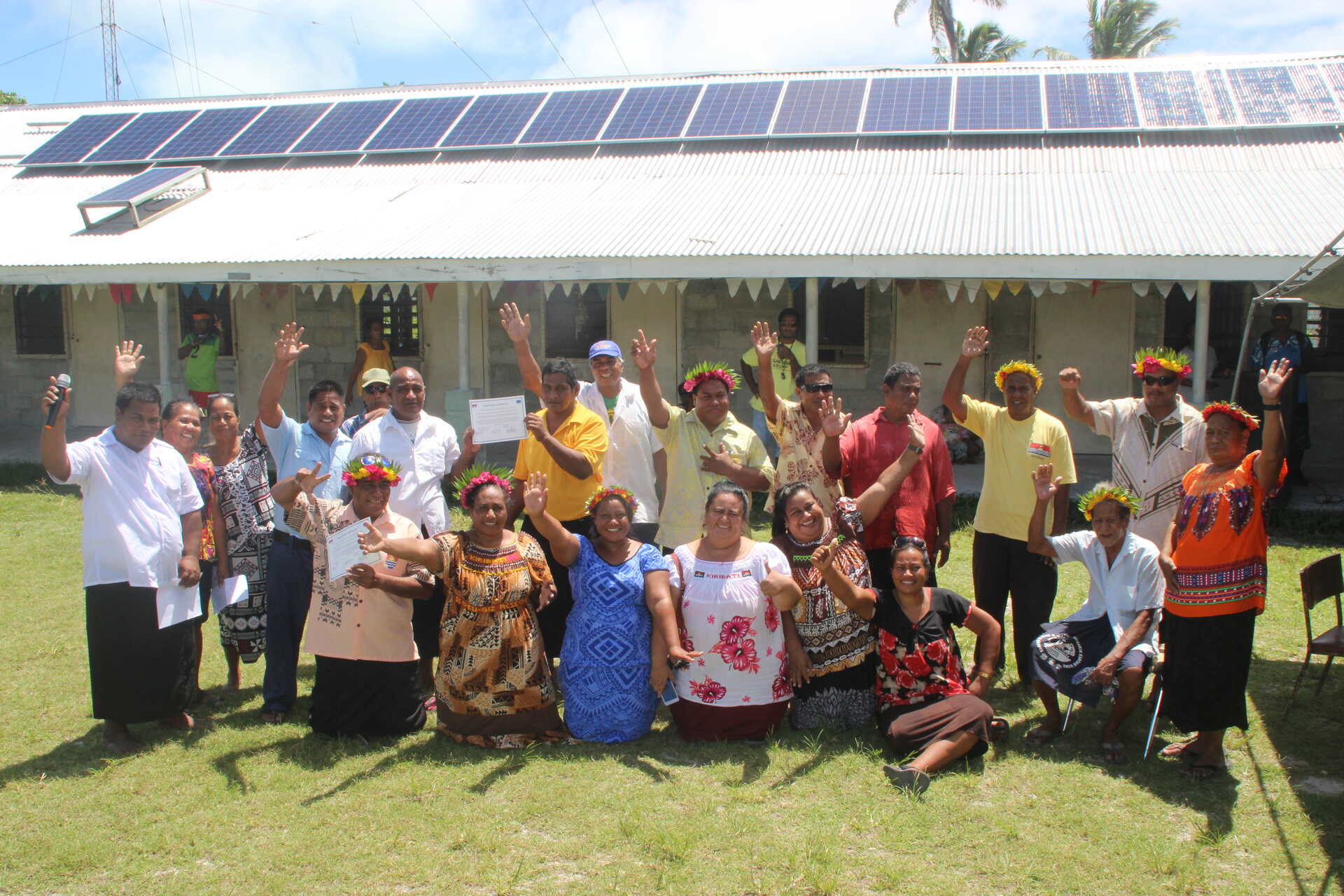 Kiribati: donne indigene al centro dei sistemi solari per l’acqua, protagoniste di formazione e gestione, trasformano la crisi idrica in opportunità di autonomia e inclusione sociale