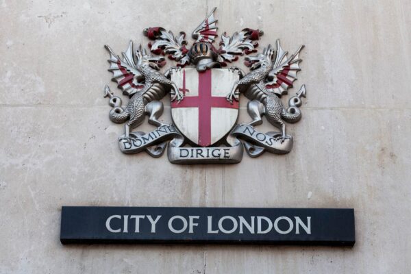 Londra segreta: un’enclave medievale nel cuore finanziario