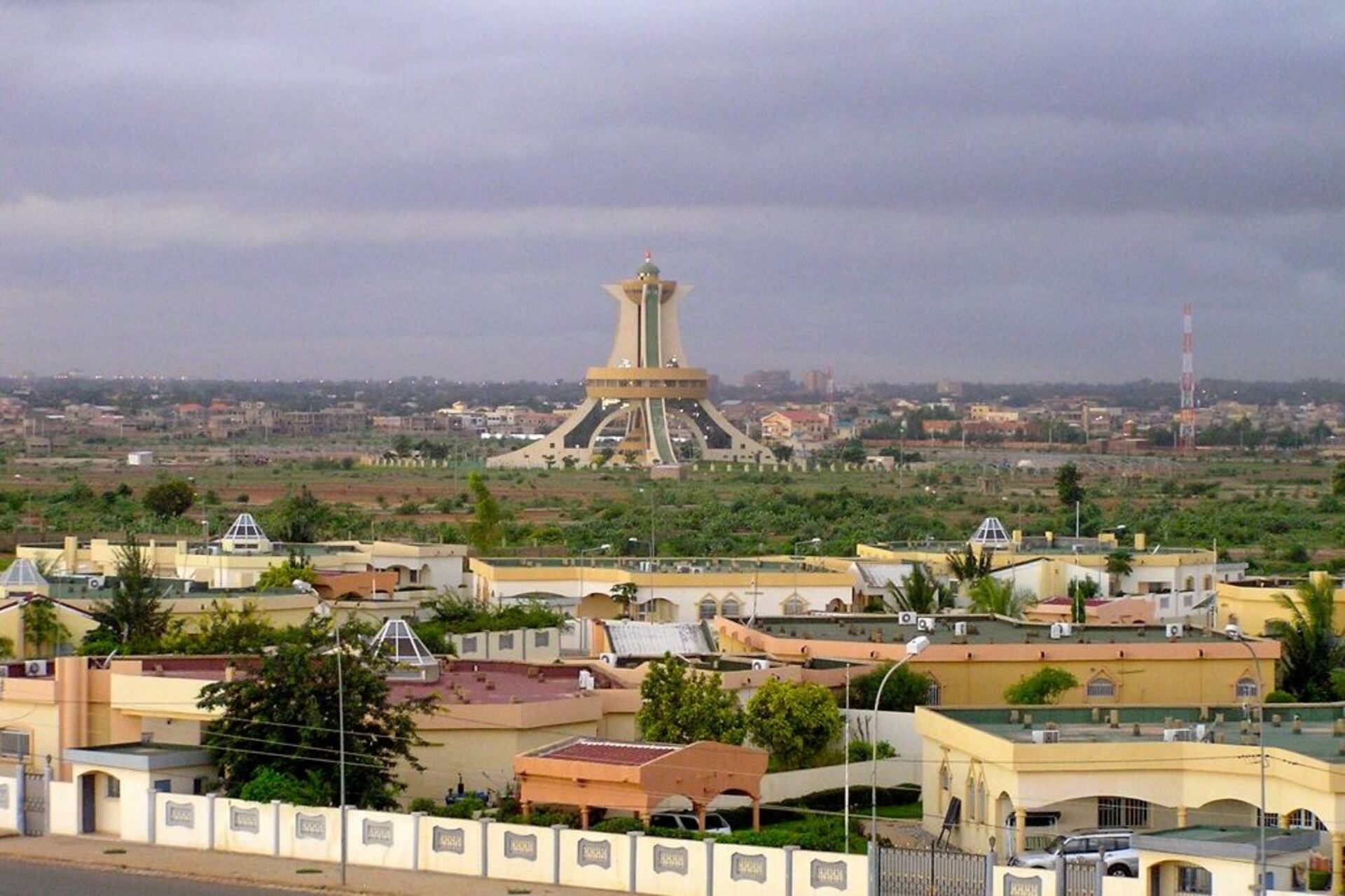 Burkina Faso: monumento della Place Memorial aux Héros Nationaux a Ouagadougou, simbolo di storia e unità nazionale, luogo chiave per comprendere la memoria e la cultura del Paese africano