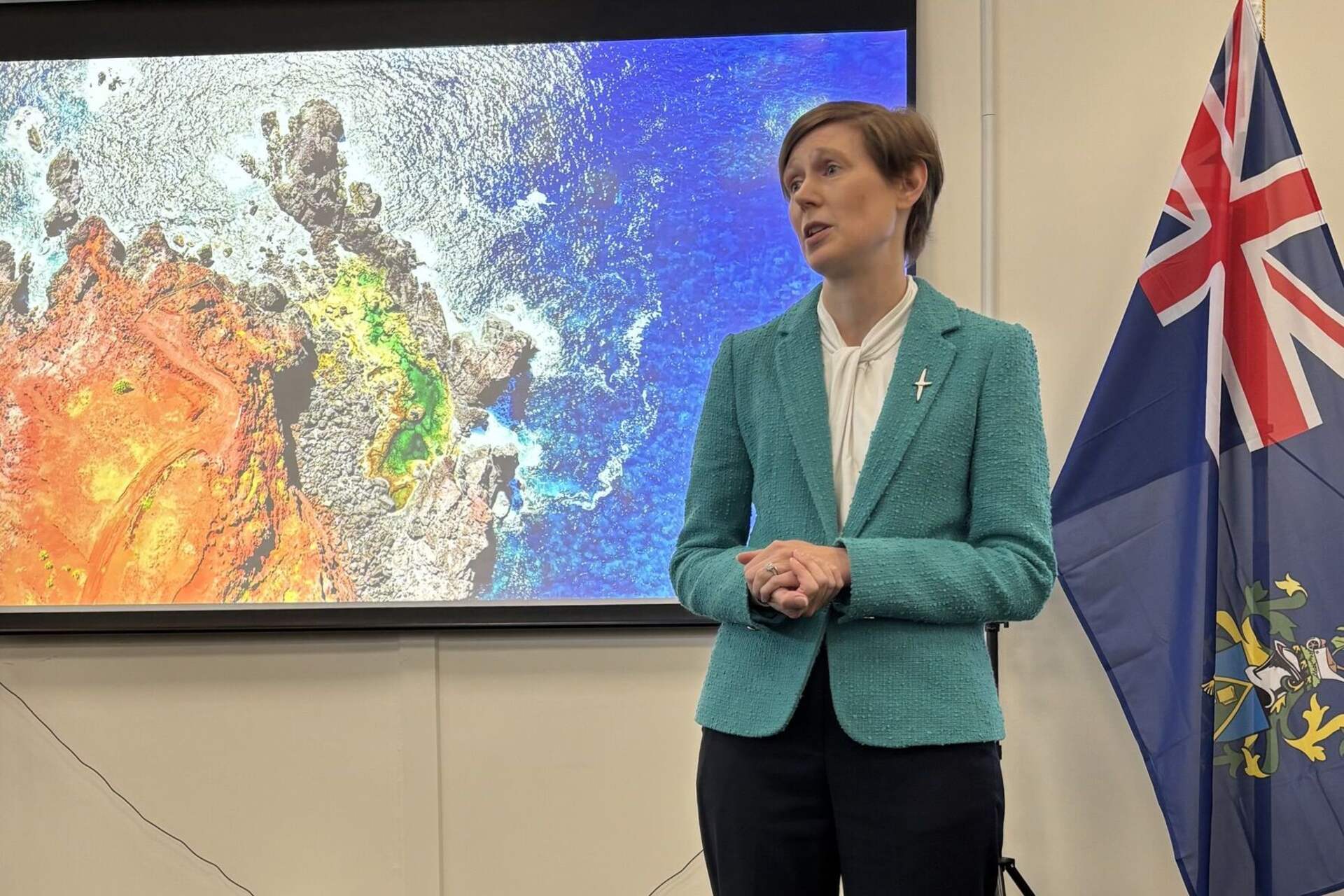 Pitcairn: l’isola ospita un centro avanzato per ricerche oceanografiche e ambientali, costruito con il supporto della comunità locale e dedicato alla salvaguardia degli habitat marini profondi