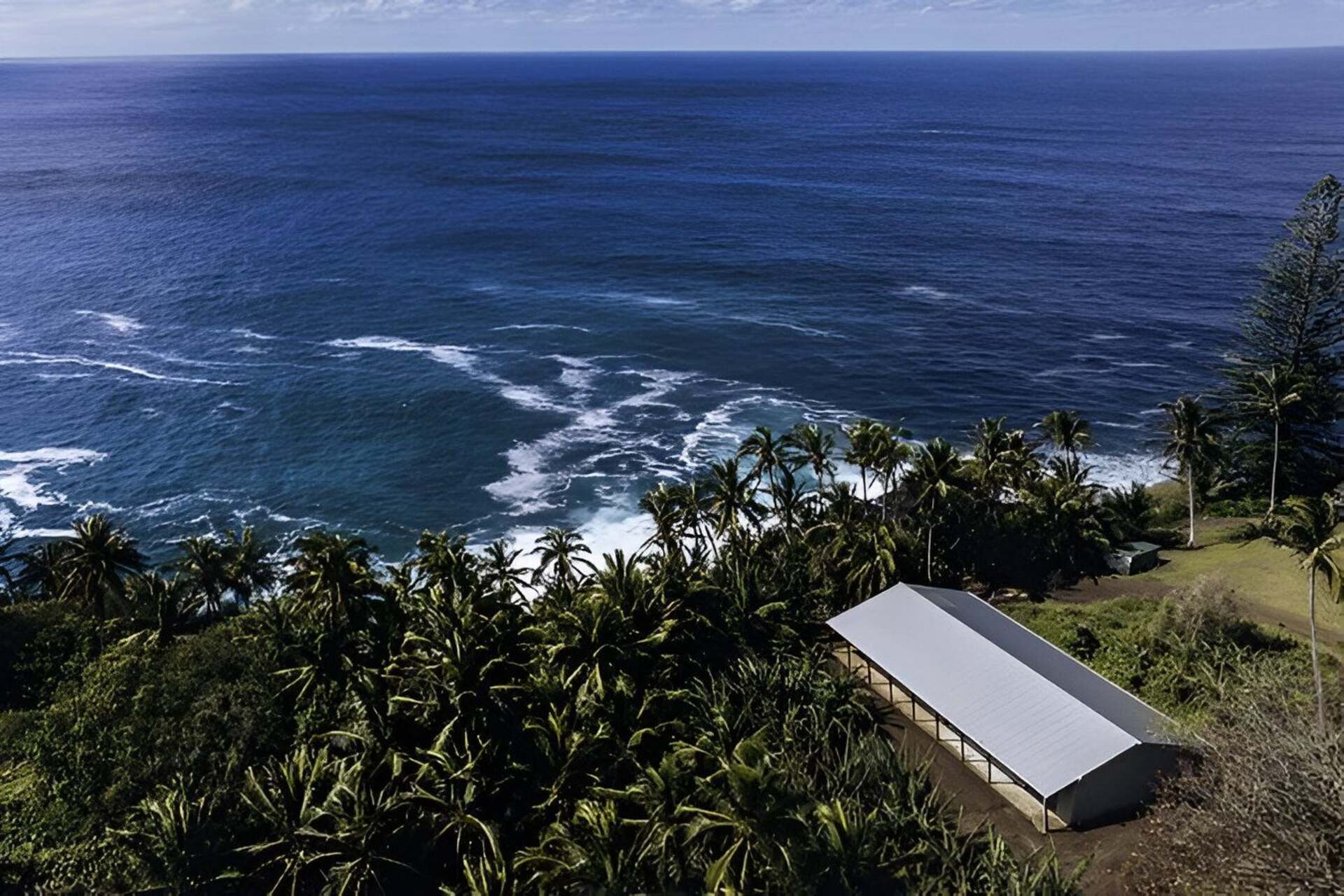 Pitcairn Marine Science Base: una struttura scientifica remota nel cuore del Pacifico dove ricerca, sostenibilità e biodiversità si incontrano, tra coralli, balene e scogliere vulcaniche, per studiare gli ecosistemi marini incontaminati