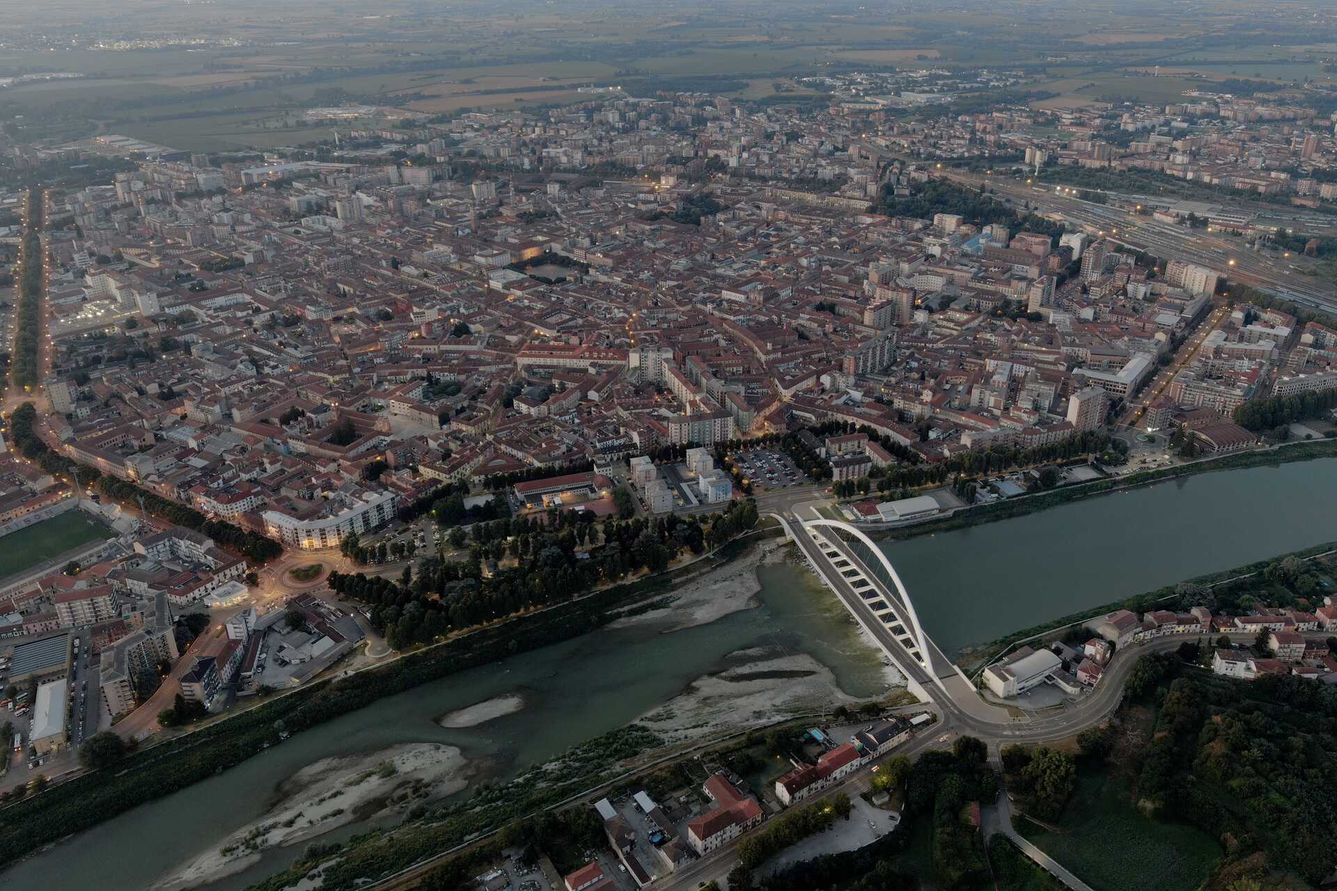 HubFutures Alessandria: giovani, imprese e istituzioni insieme per costruire un ecosistema innovativo che promuove imprenditorialità, formazione e sostenibilità nei Comuni del basso Piemonte attraverso hub, mentoring e incentivi economici
