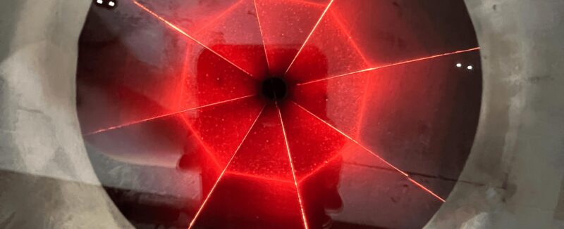 Cemento solare: soluzione avanzata sviluppata da Cemex e Synhelion che consente di ottenere clinker a basse emissioni grazie all’energia rinnovabile, contribuendo alla transizione ecologica dell’industria pesante verso la neutralità climatica globale