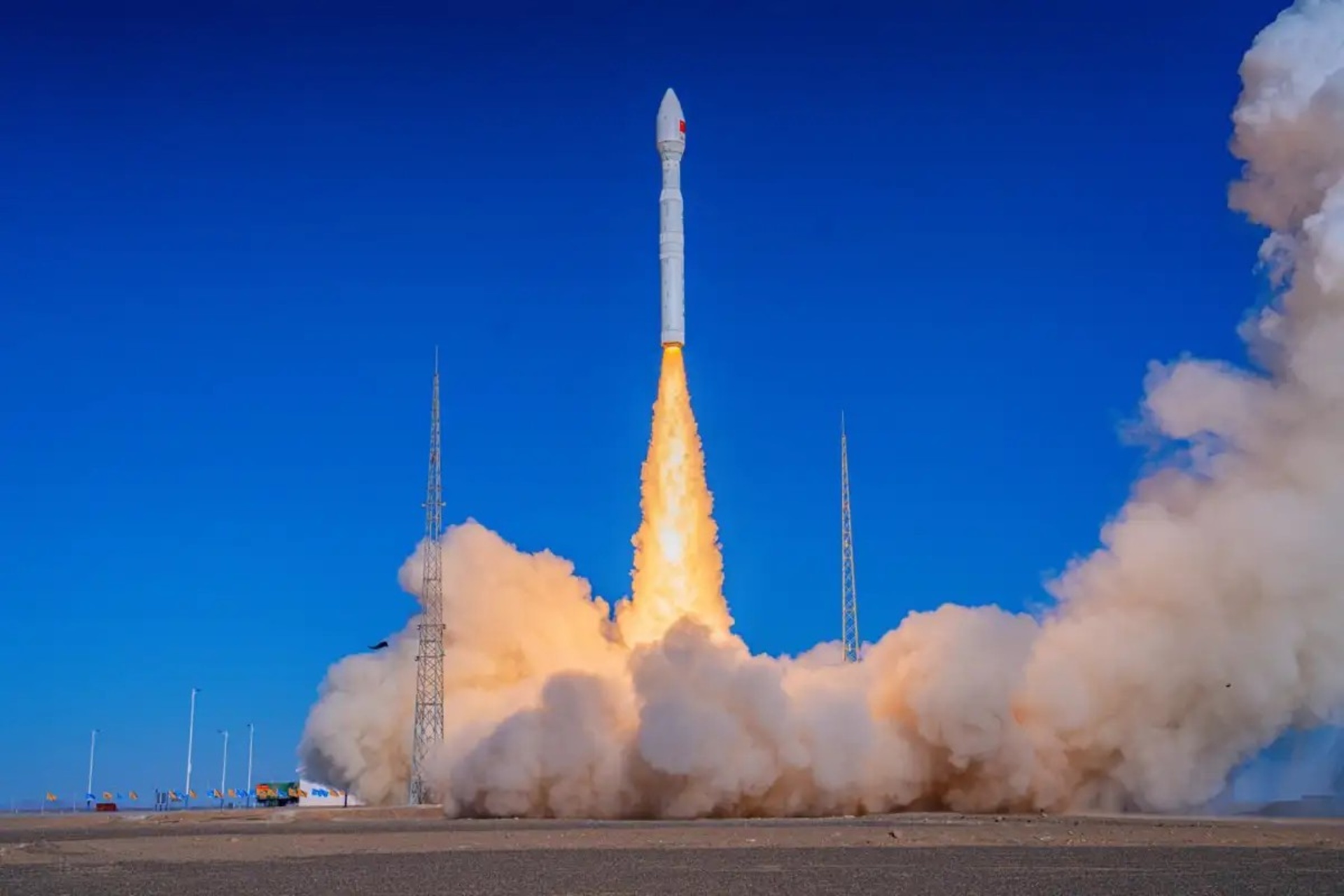Microsatelliti quantistici: nuova frontiera delle telecomunicazioni, combinano miniaturizzazione, ottica quantistica e spazio per garantire privacy su scala globale
