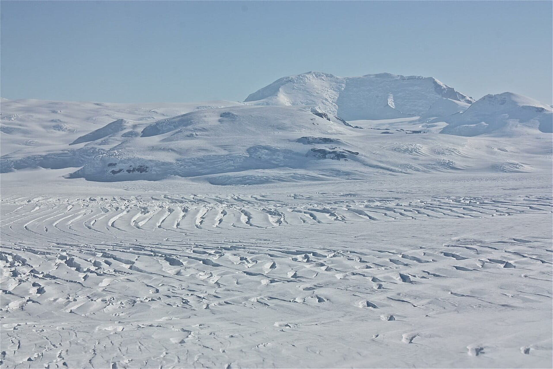 Marie Byrd Land: vasto territorio antartico non reclamato, osservato da satelliti e missioni scientifiche per studiare i cambiamenti climatici e lo scioglimento dei ghiacci polari